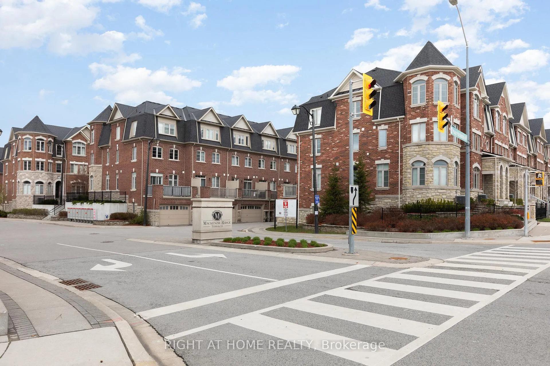 Photo 2 of Unit 124, 1331 Major Mackenzie Drive W, Vaughan, Patterson — HOMEH