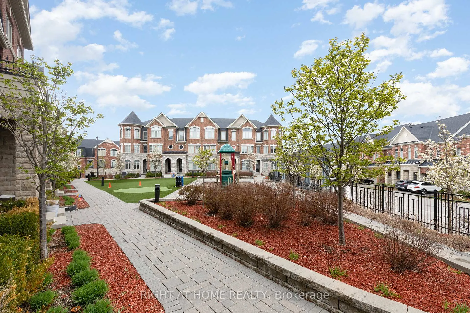 Photo 3 of Unit 124, 1331 Major Mackenzie Drive W, Vaughan, Patterson — HOMEH
