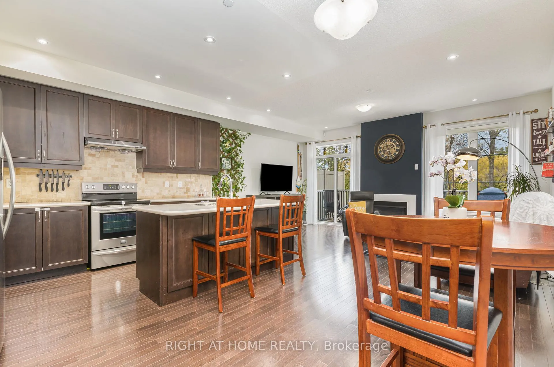 Photo 5 of Unit 124, 1331 Major Mackenzie Drive W, Vaughan, Patterson — HOMEH