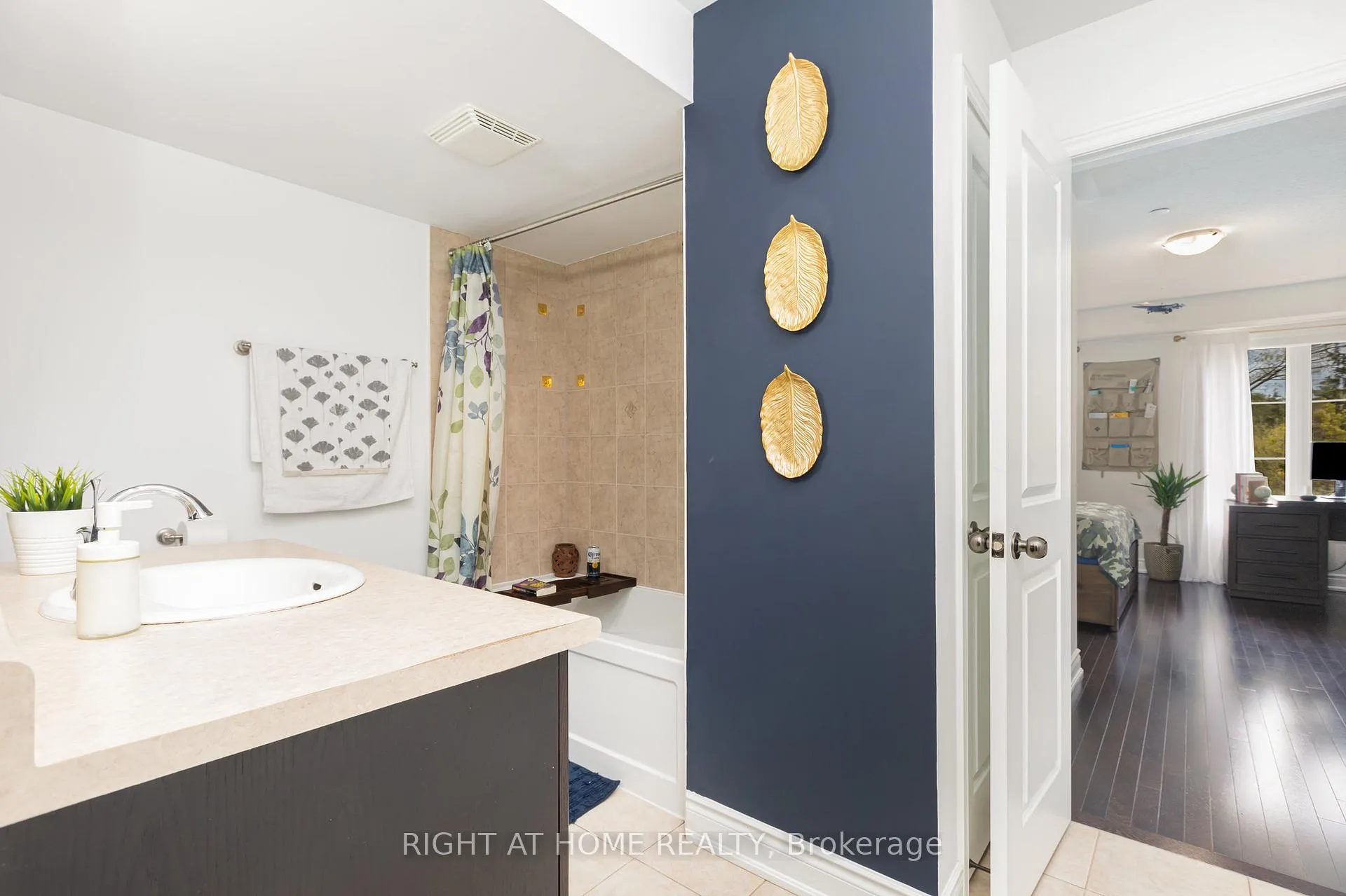 Photo 17 of Unit 124, 1331 Major Mackenzie Drive W, Vaughan, Patterson — HOMEH