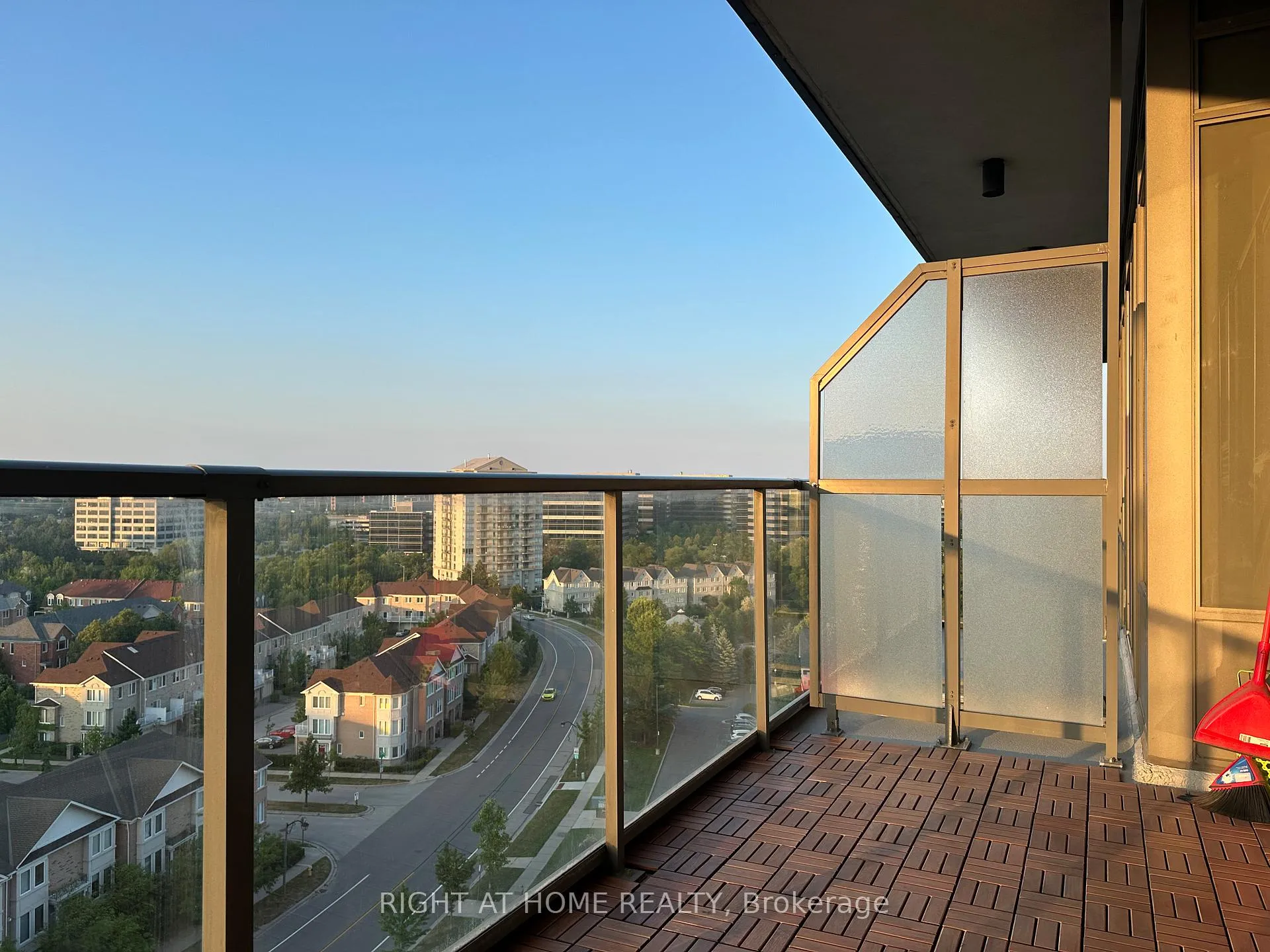 Photo 8 of Unit 1202, 325 South Park Road, Markham, Commerce Valley — HOMEH