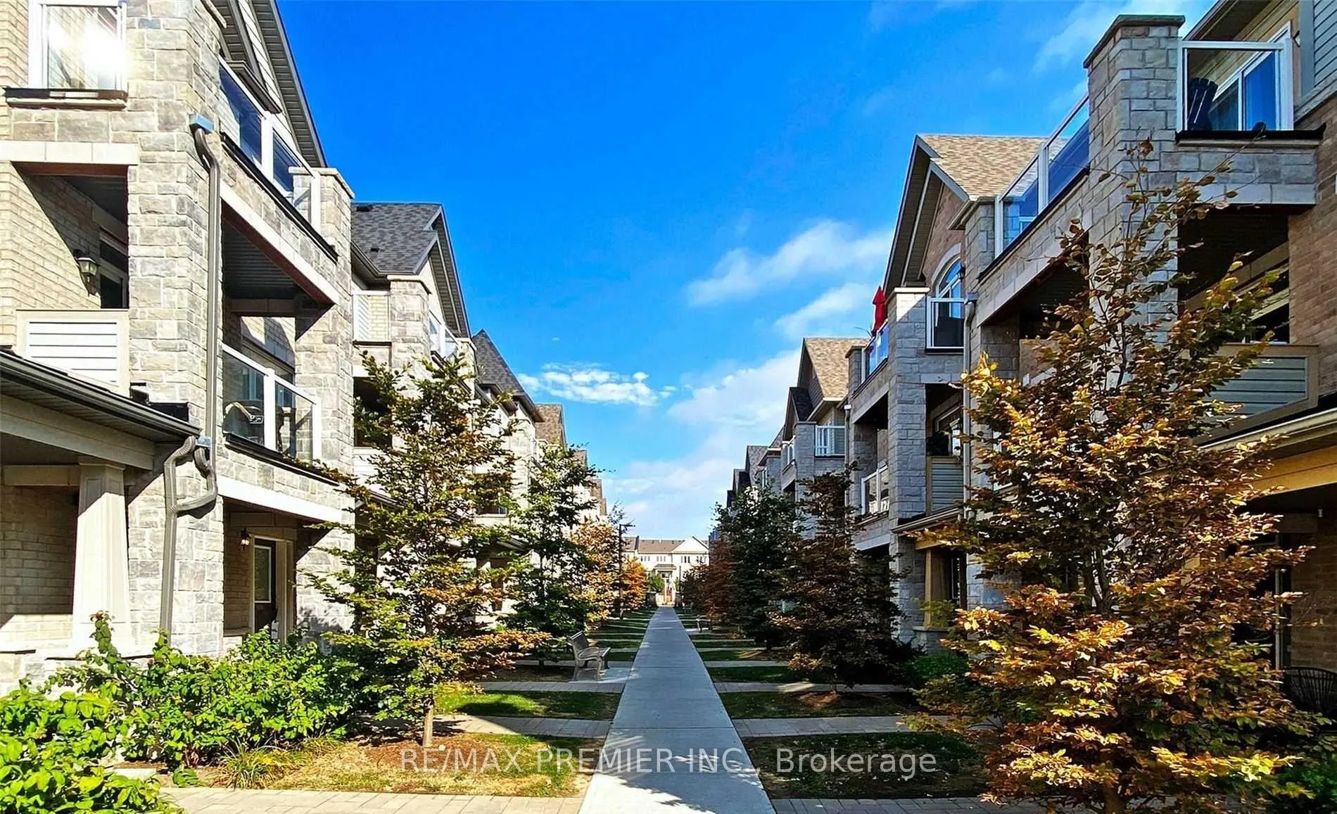 Photo 2 of 2615 Garrison Crossing, Pickering, Duffin Heights — HOMEH
