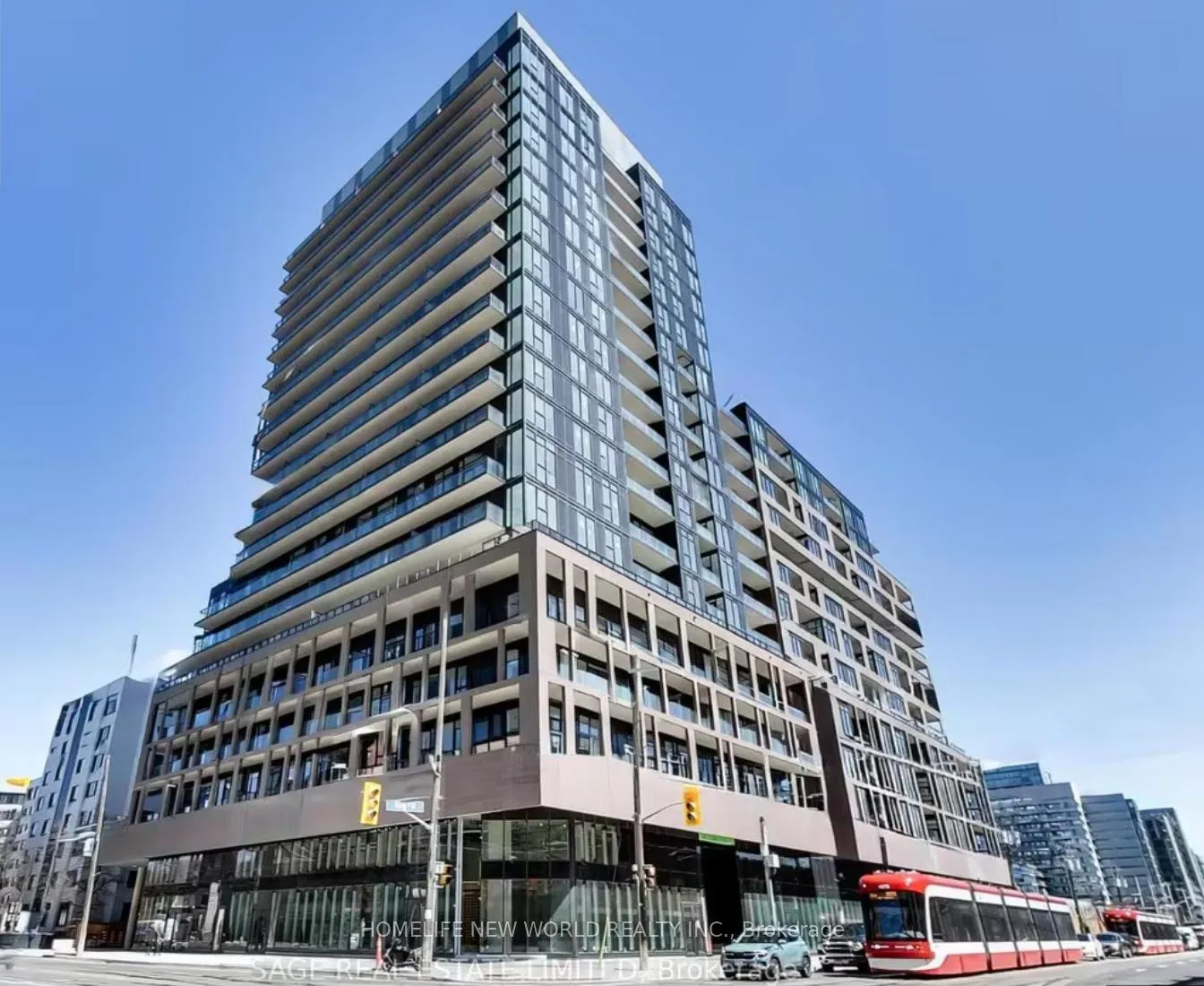 Front of Unit 811, 285 Dufferin Street