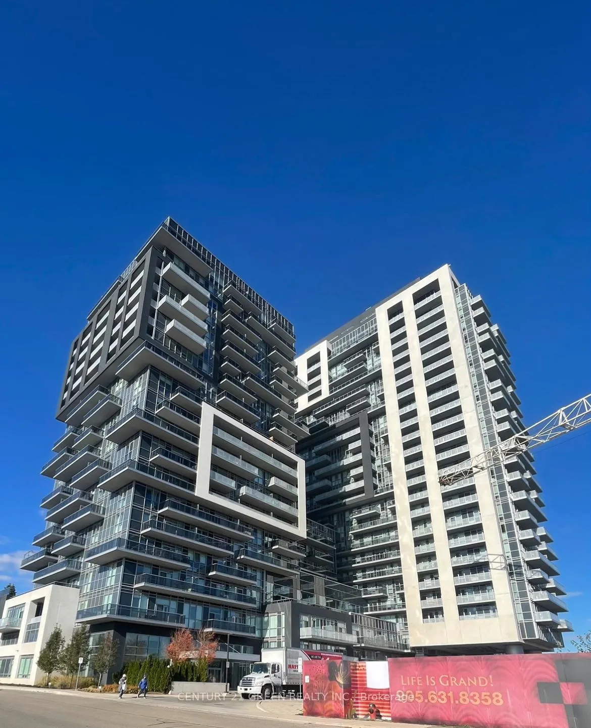 Front of Unit 2208, 2087 Fairview Street