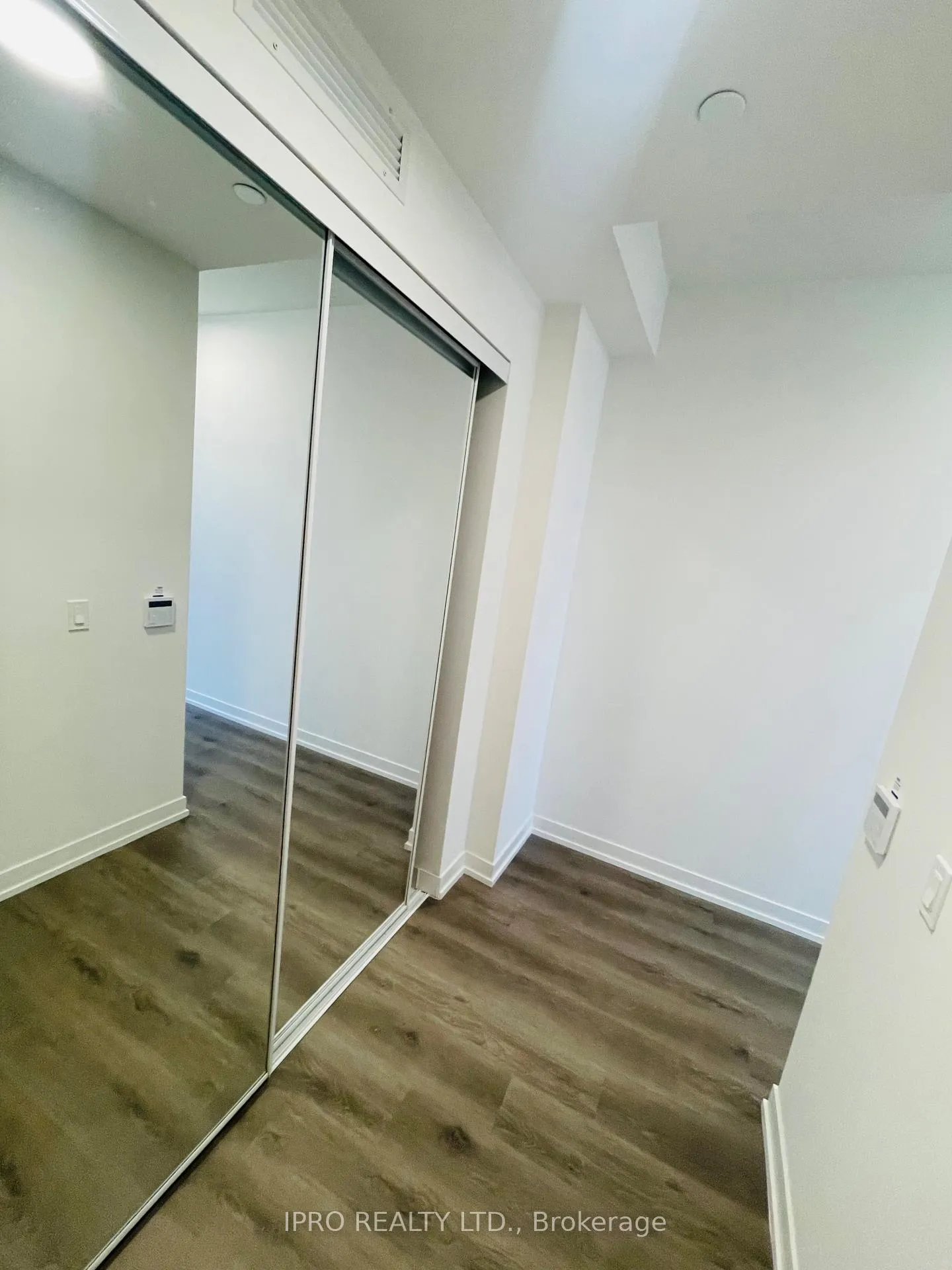 Photo 8 of Unit 2006, 225 Commerce Street, Vaughan, Vaughan Corporate Centre — HOMEH