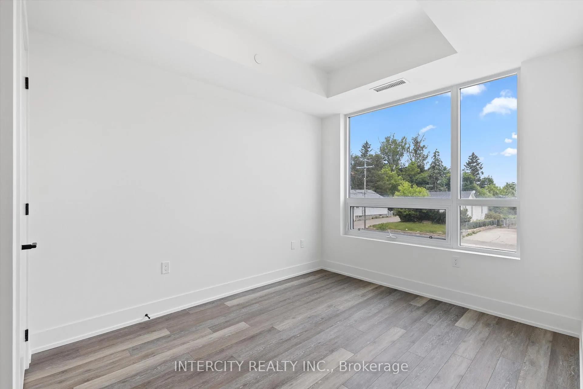 Photo 14 of Unit 235, 2075 King Road, King, King City — HOMEH