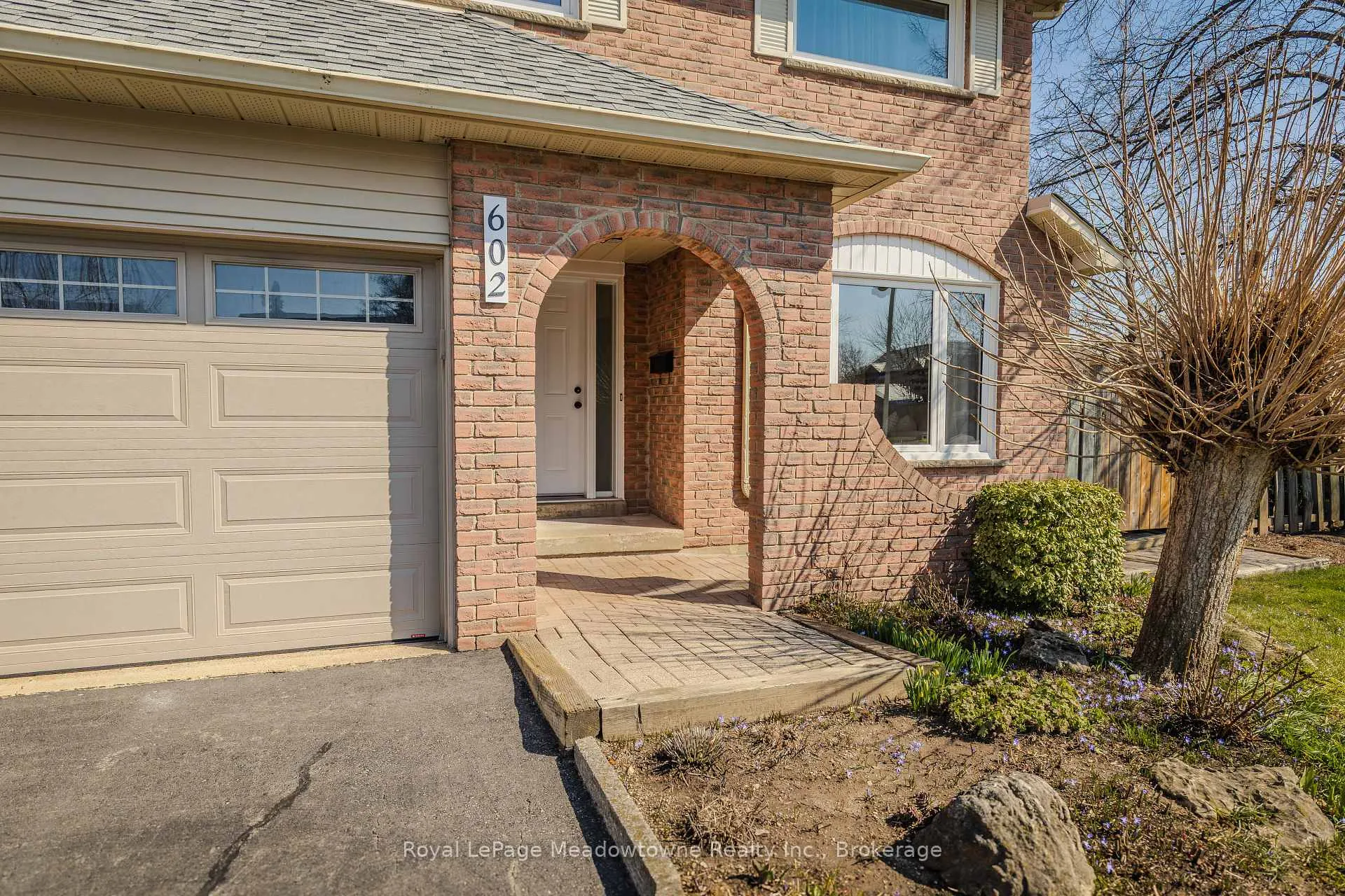 Photo 6 of 602 Hawthorne Crescent, Milton, Bronte Meadows — HOMEH
