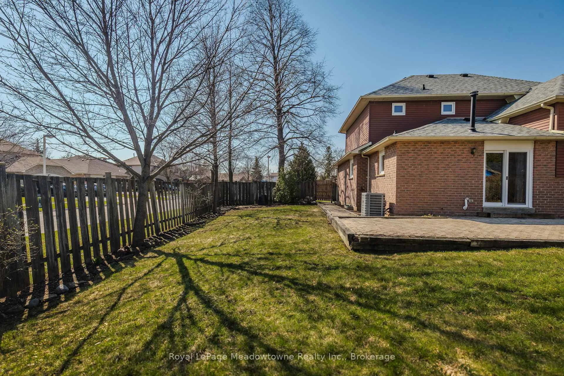 Photo 8 of 602 Hawthorne Crescent, Milton, Bronte Meadows — HOMEH