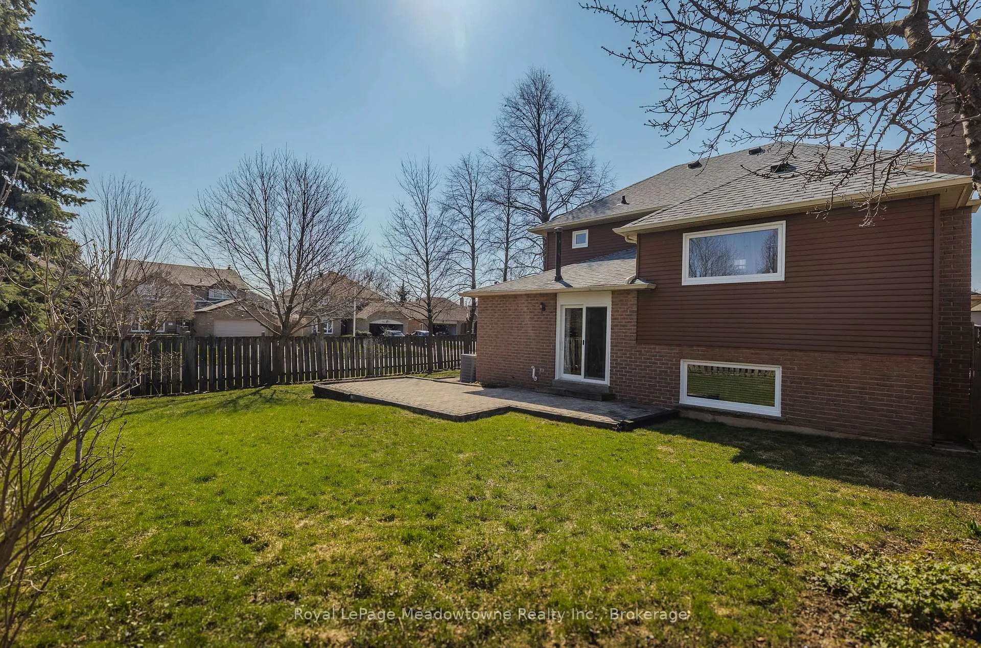 Photo 10 of 602 Hawthorne Crescent, Milton, Bronte Meadows — HOMEH