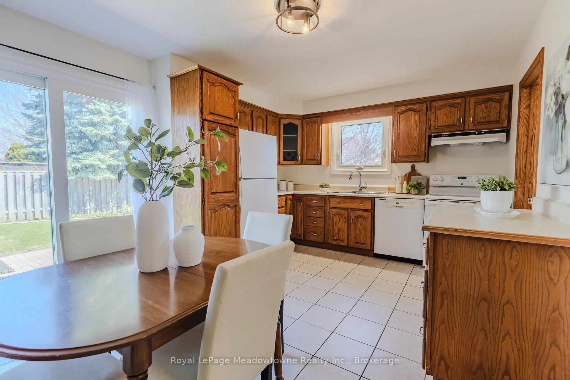 Photo 23 of 602 Hawthorne Crescent, Milton, Bronte Meadows — HOMEH