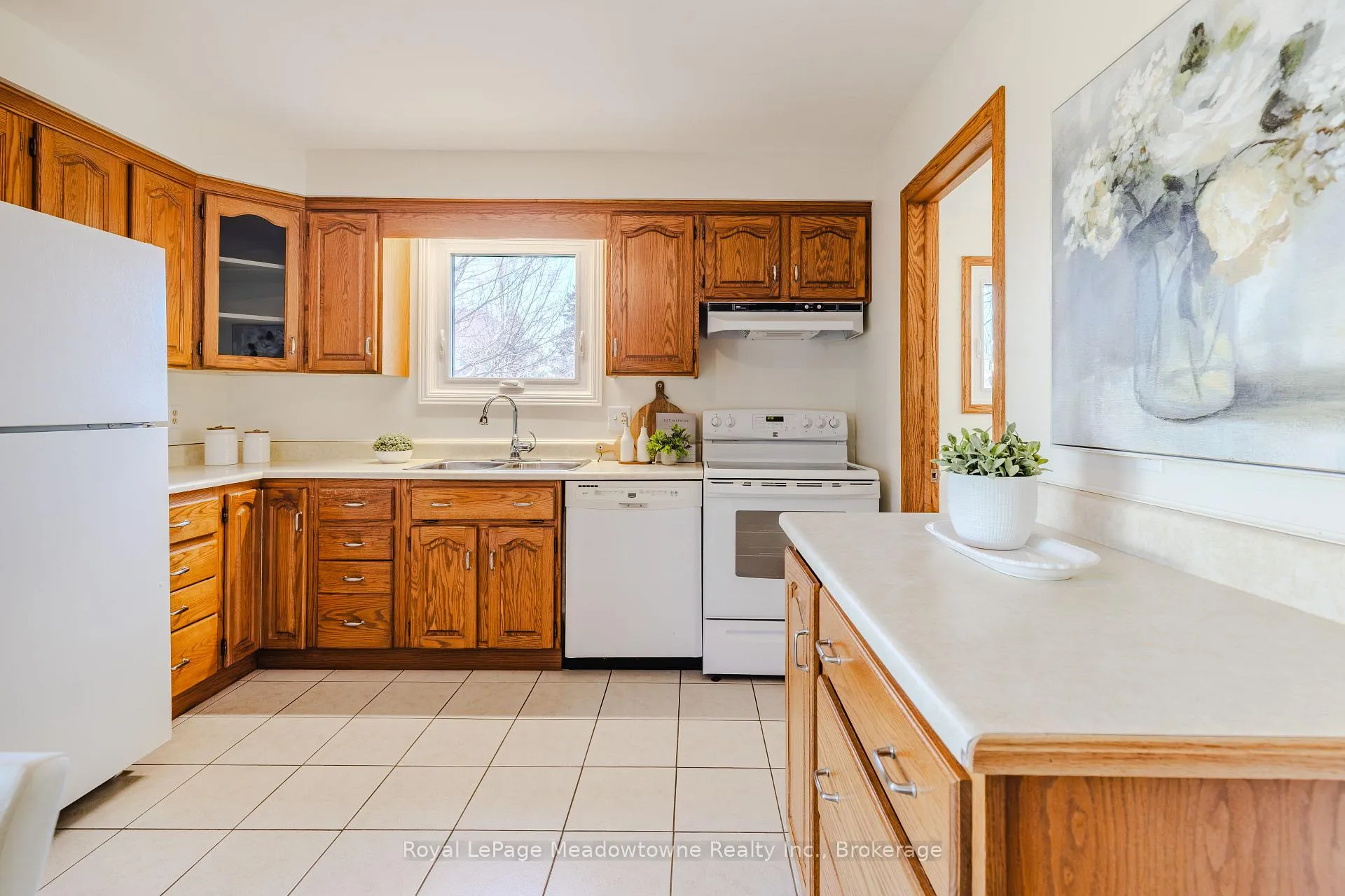 Photo 24 of 602 Hawthorne Crescent, Milton, Bronte Meadows — HOMEH