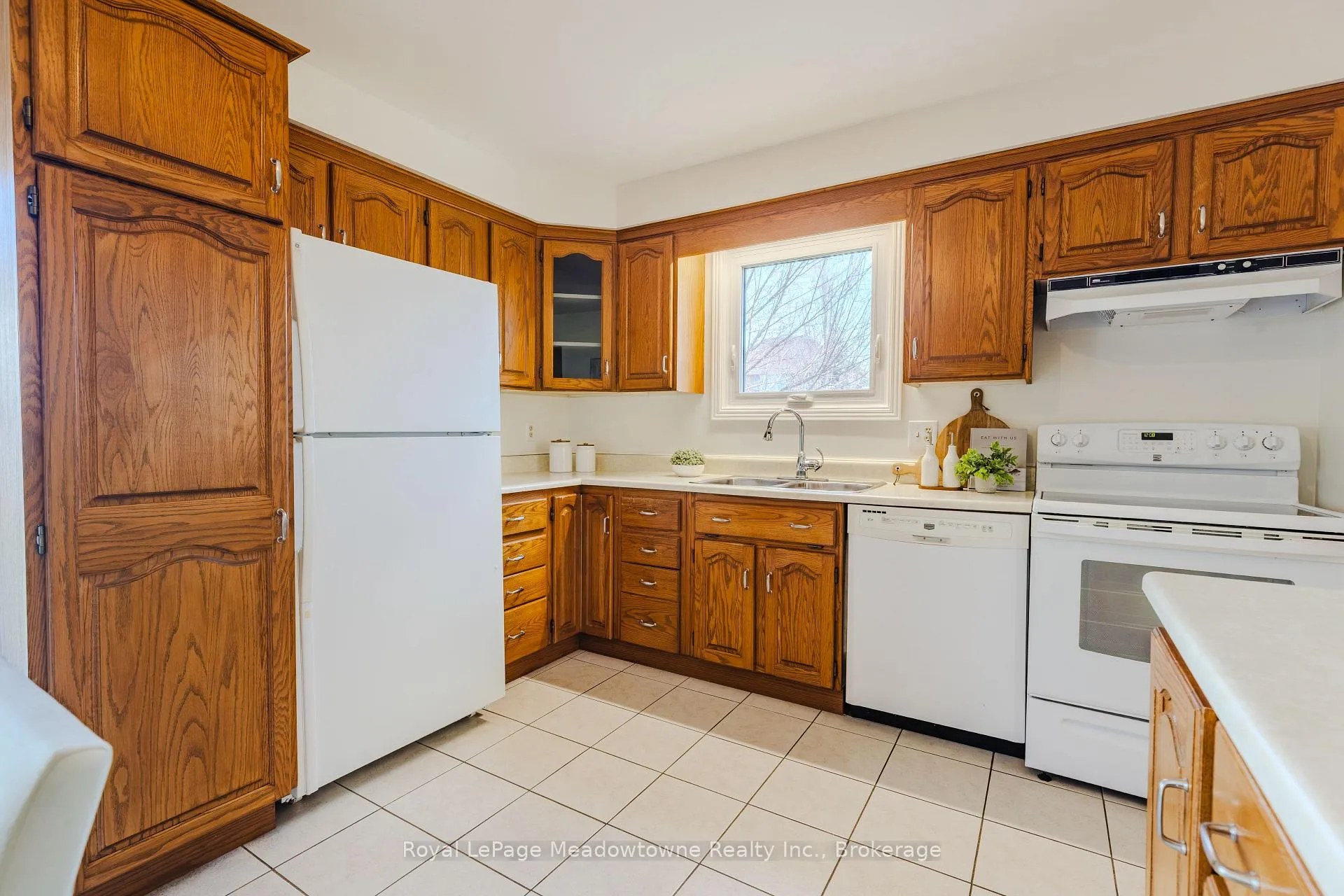 Photo 25 of 602 Hawthorne Crescent, Milton, Bronte Meadows — HOMEH