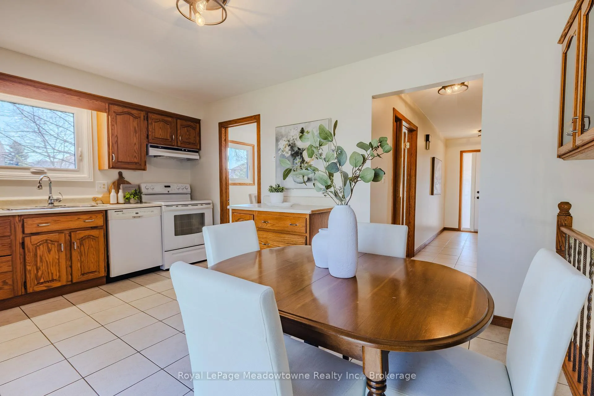 Photo 26 of 602 Hawthorne Crescent, Milton, Bronte Meadows — HOMEH