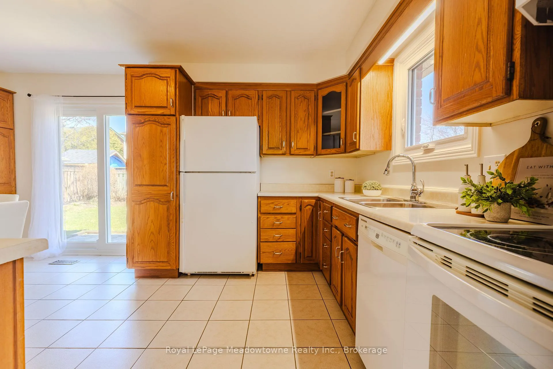 Photo 28 of 602 Hawthorne Crescent, Milton, Bronte Meadows — HOMEH