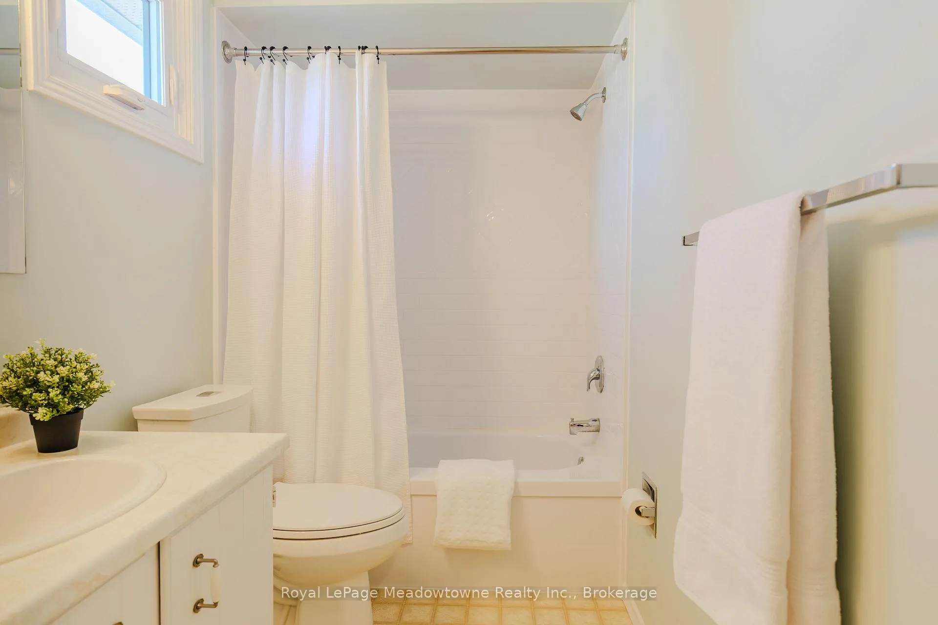 Photo 46 of 602 Hawthorne Crescent, Milton, Bronte Meadows — HOMEH