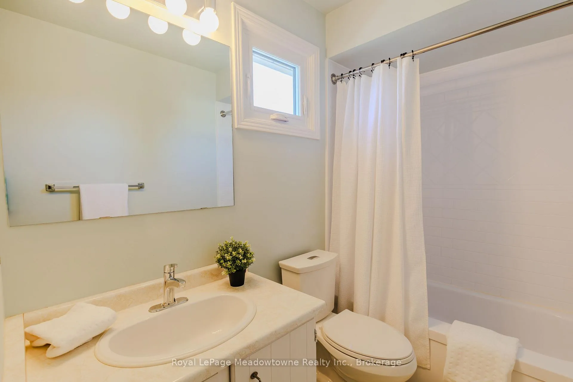 Photo 47 of 602 Hawthorne Crescent, Milton, Bronte Meadows — HOMEH