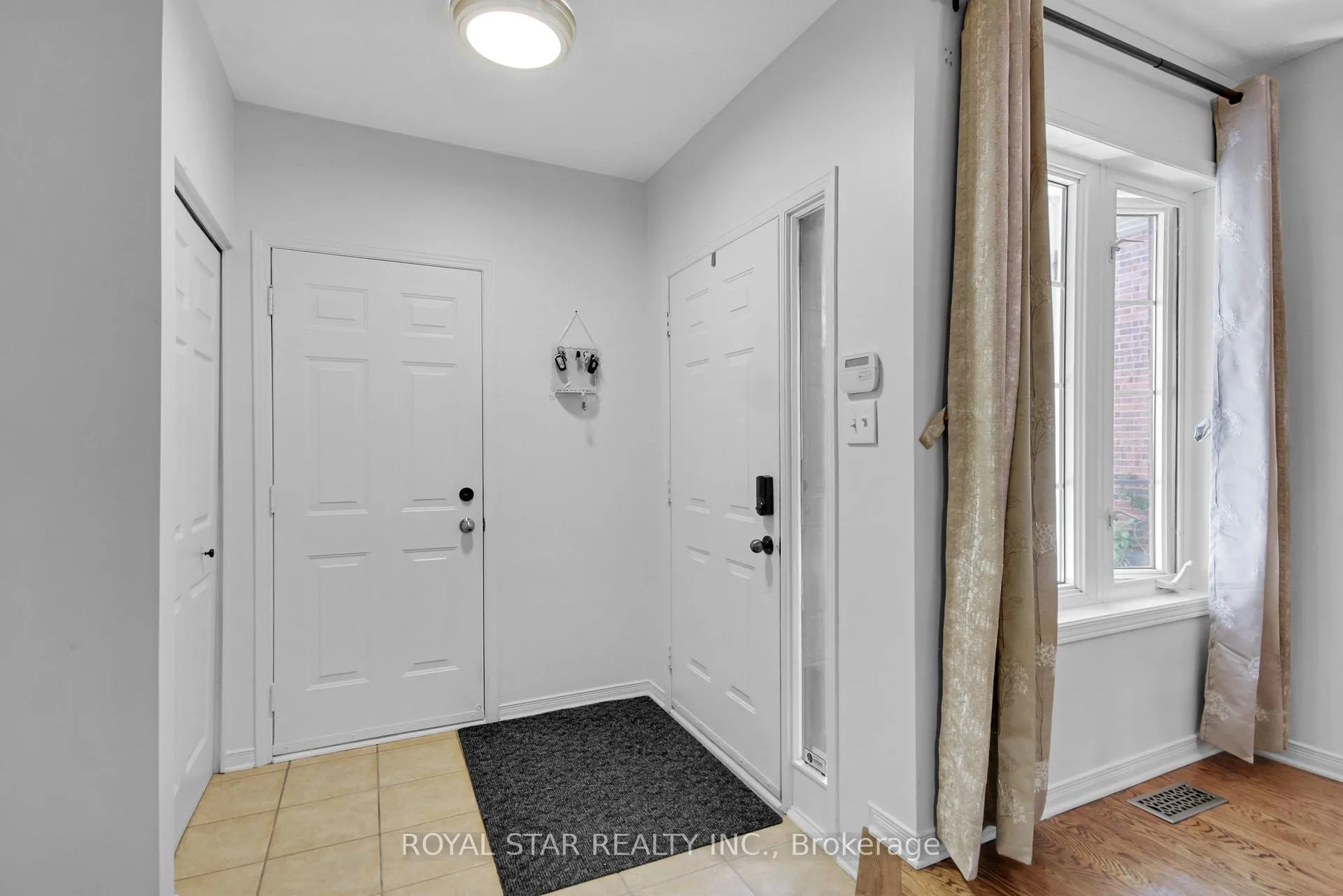 Photo 3 of 160 Deerfox Drive, Ottawa, Barrhaven - Longfields — HOMEH
