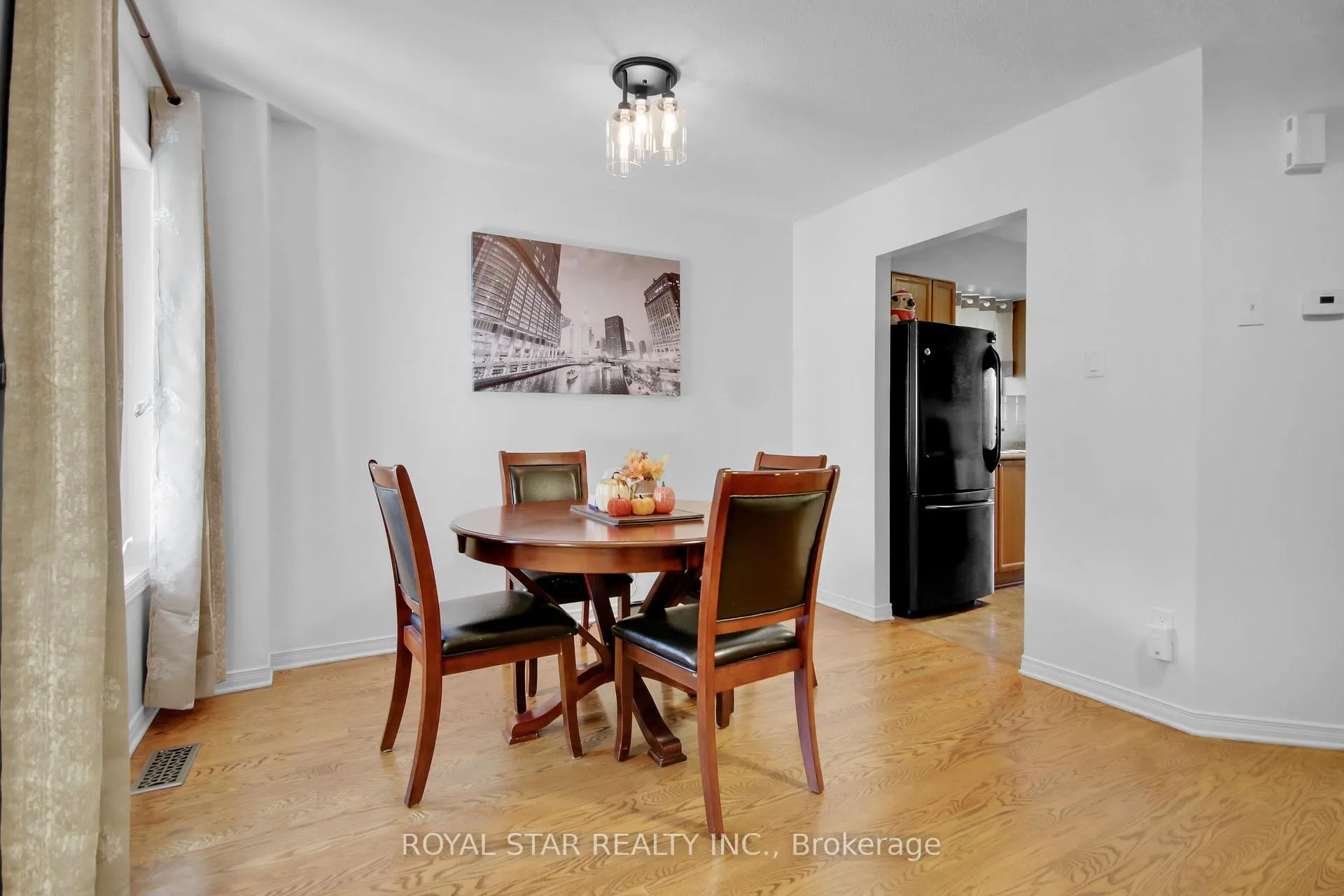 Photo 5 of 160 Deerfox Drive, Ottawa, Barrhaven - Longfields — HOMEH