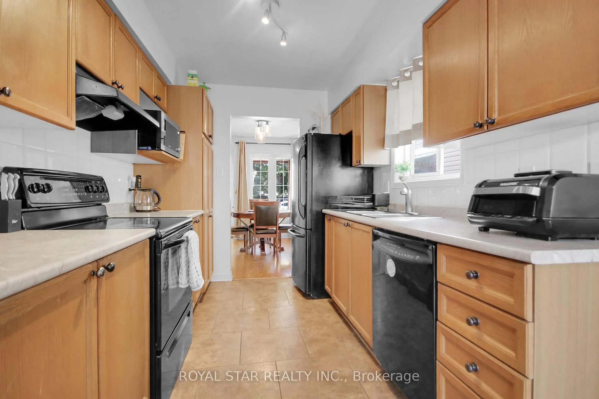 Photo 11 of 160 Deerfox Drive, Ottawa, Barrhaven - Longfields — HOMEH