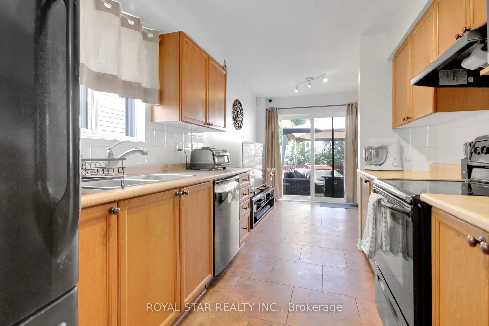 Photo 12 of 160 Deerfox Drive, Ottawa, Barrhaven - Longfields — HOMEH