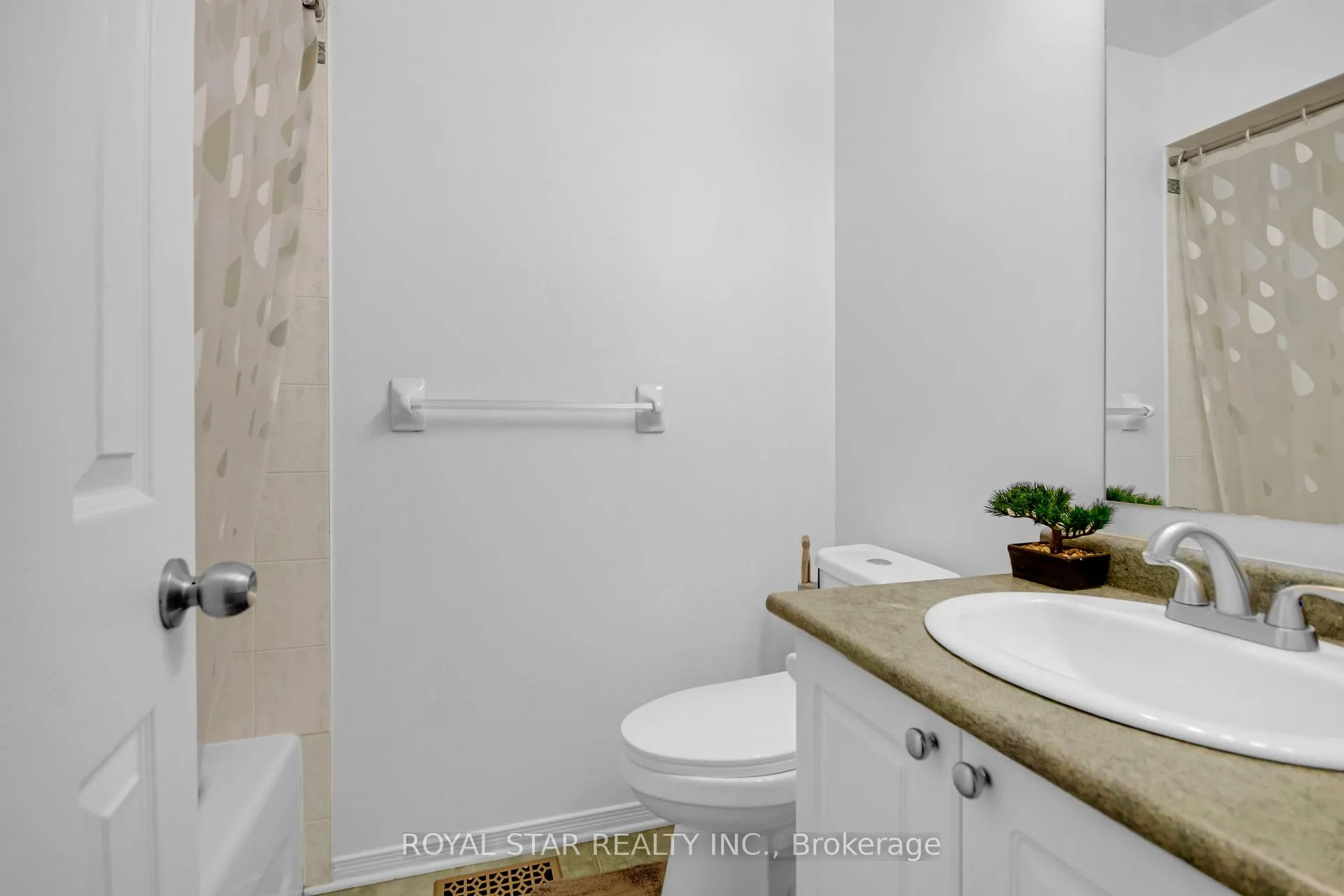 Photo 22 of 160 Deerfox Drive, Ottawa, Barrhaven - Longfields — HOMEH