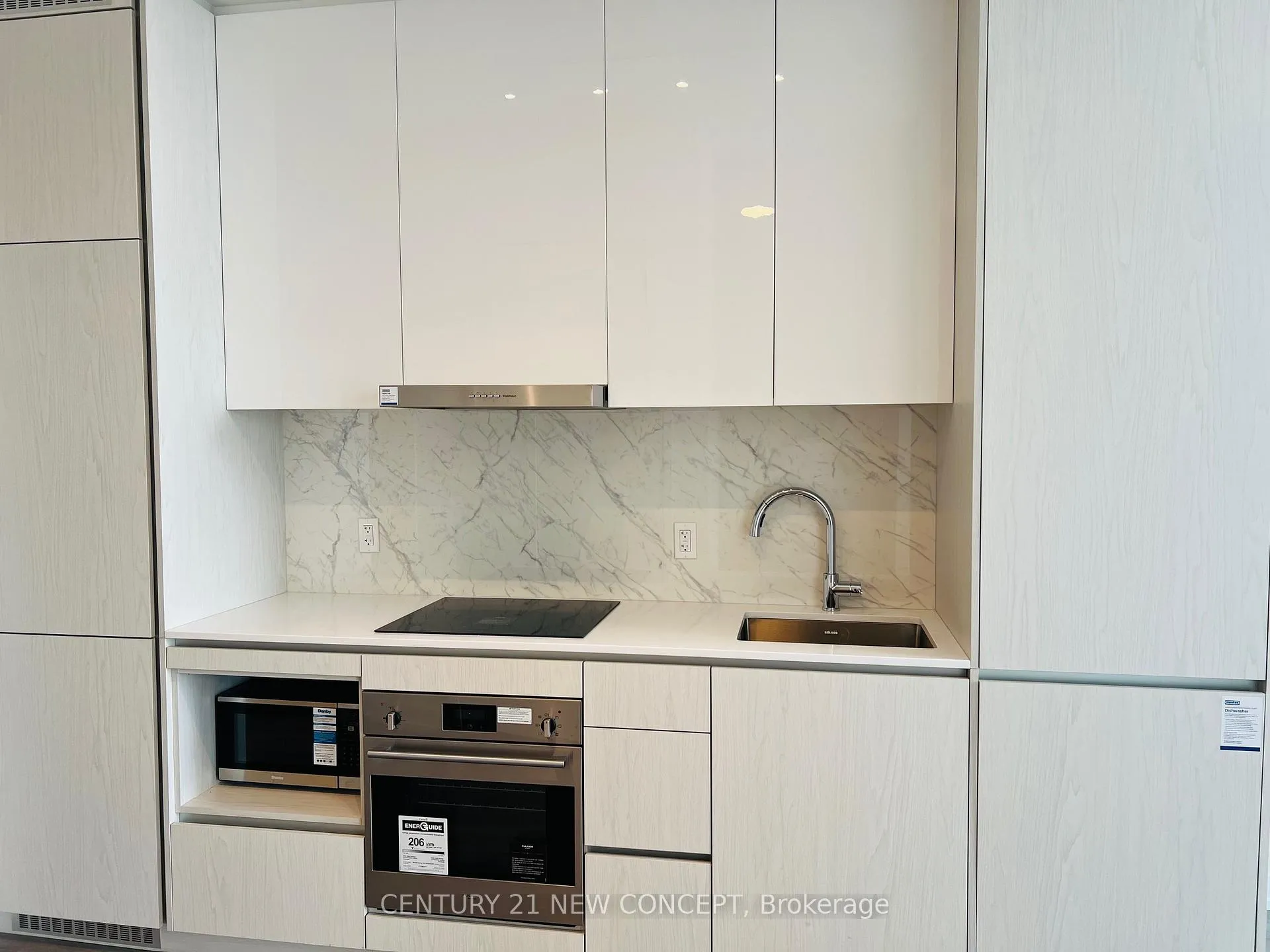 Photo 3 of Unit 616, 28 Interchange Way, Vaughan, Vaughan Corporate Centre — HOMEH