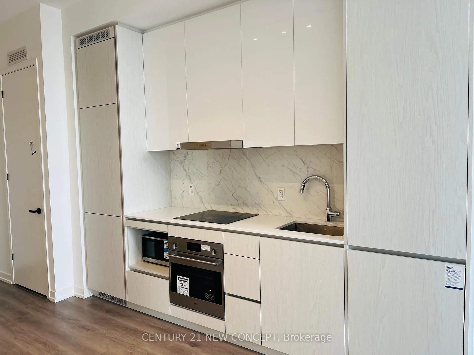 Photo 4 of Unit 616, 28 Interchange Way, Vaughan, Vaughan Corporate Centre — HOMEH