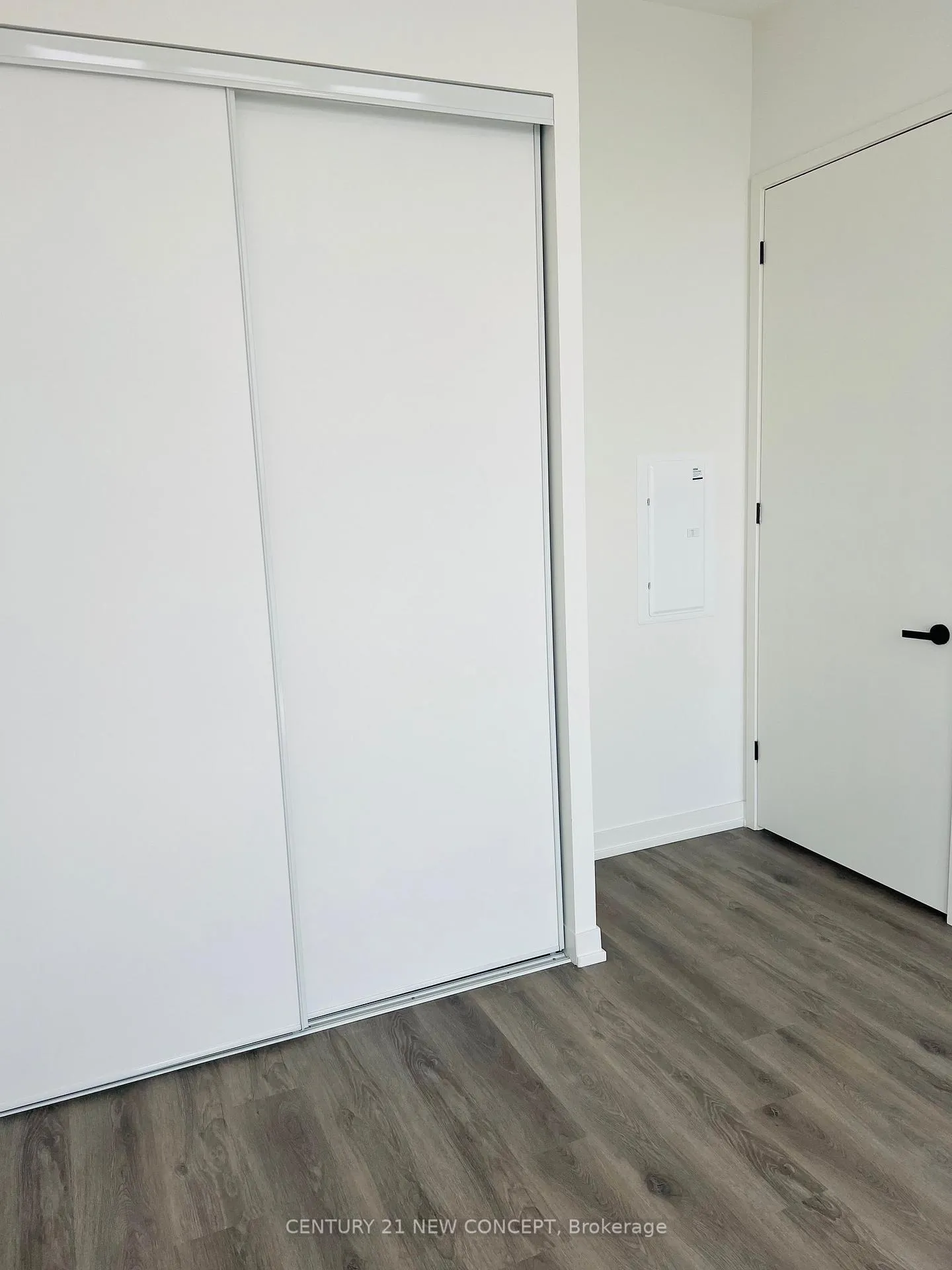 Photo 5 of Unit 616, 28 Interchange Way, Vaughan, Vaughan Corporate Centre — HOMEH