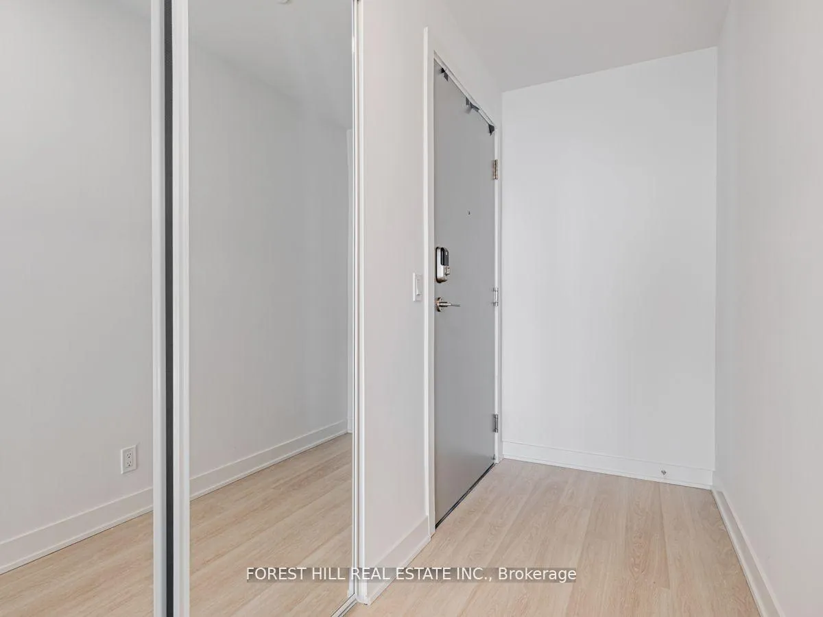Photo 3 of Unit 1402A, 30 Upper Mall Way, Vaughan, Brownridge — HOMEH