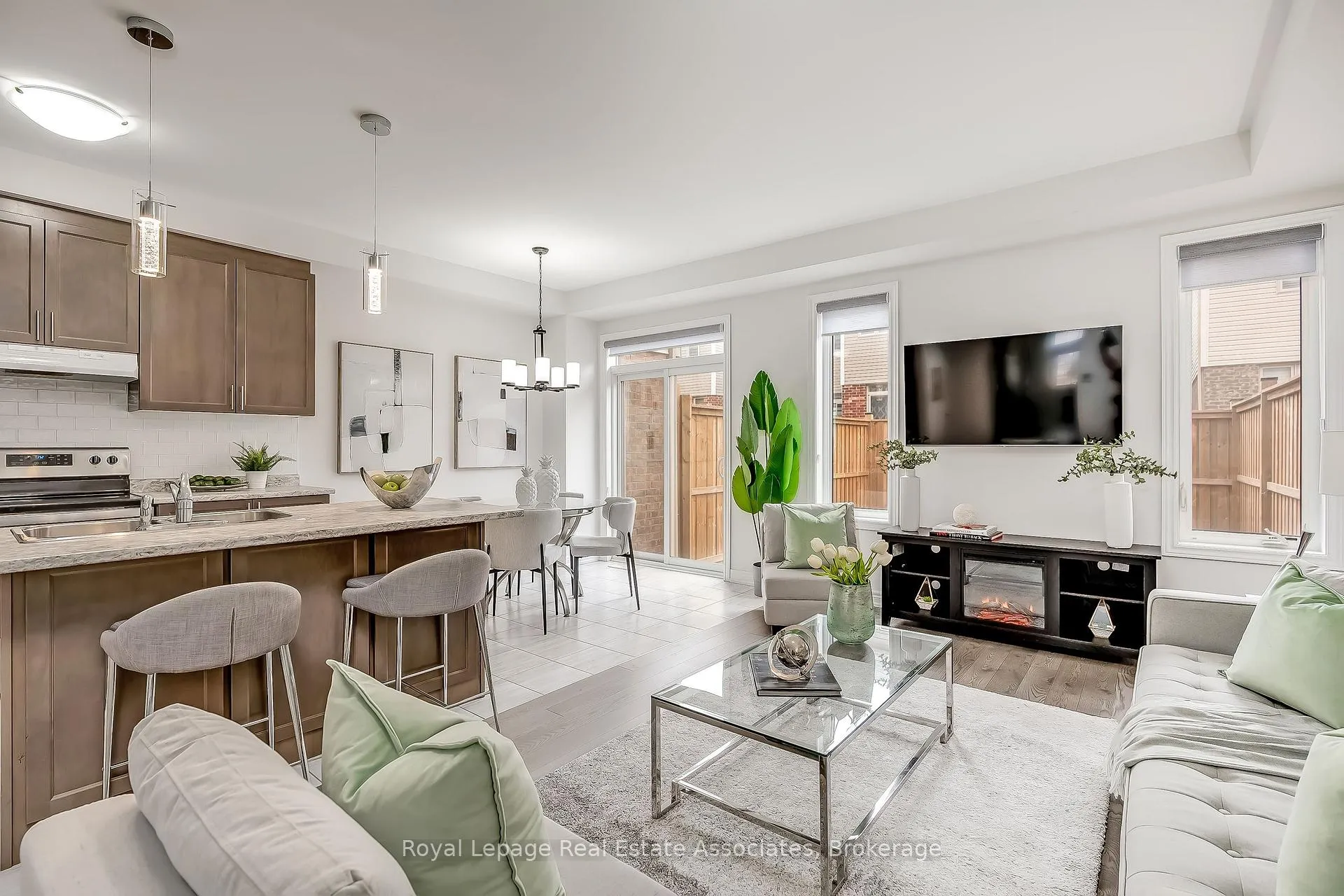 Photo 3 of 124 Mutrie Boulevard, Guelph/Eramosa, Rockwood — HOMEH
