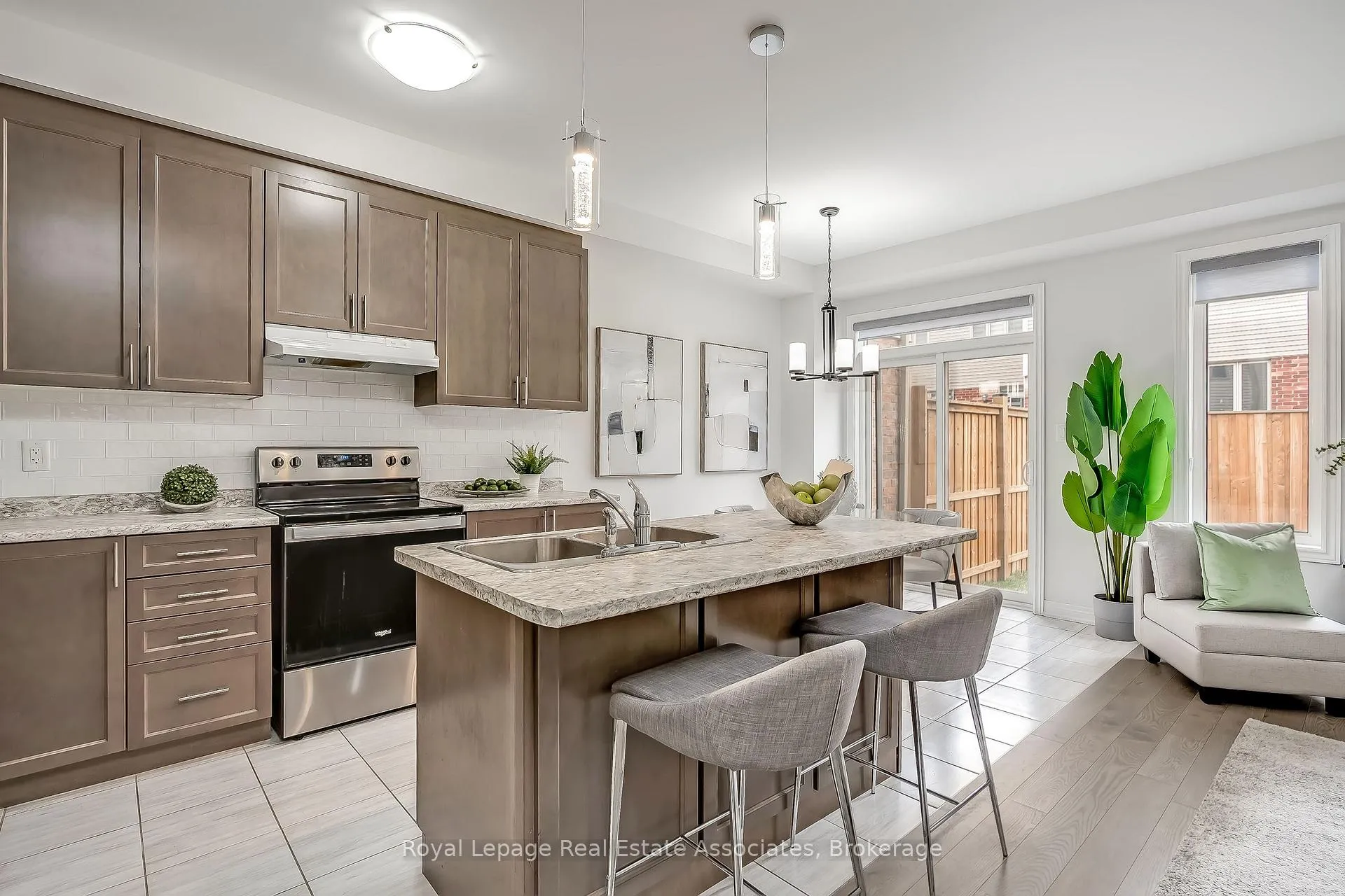 Photo 11 of 124 Mutrie Boulevard, Guelph/Eramosa, Rockwood — HOMEH