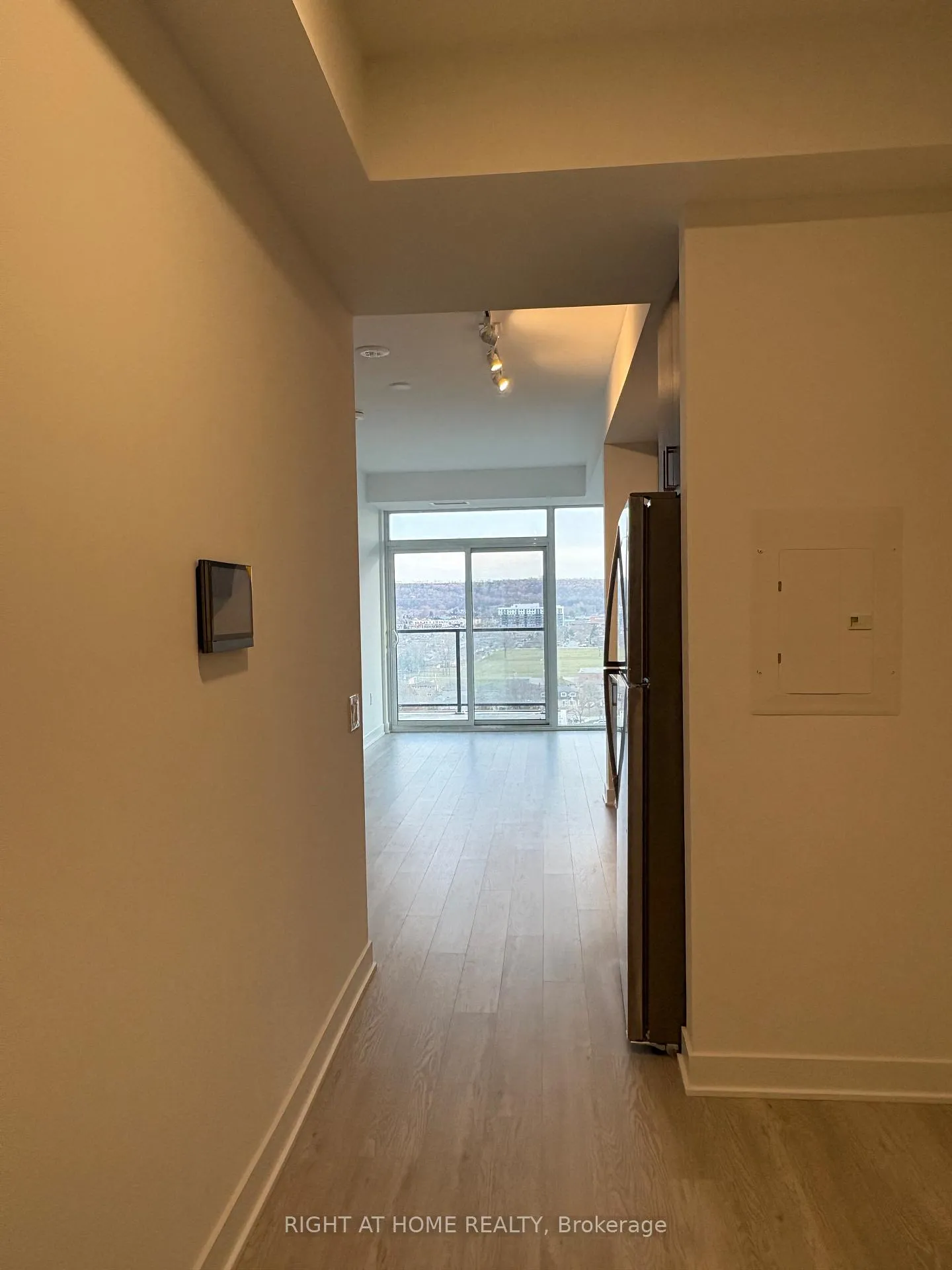 Photo 2 of Unit 1101, 2782 Barton Street E, Hamilton, Riverdale — HOMEH