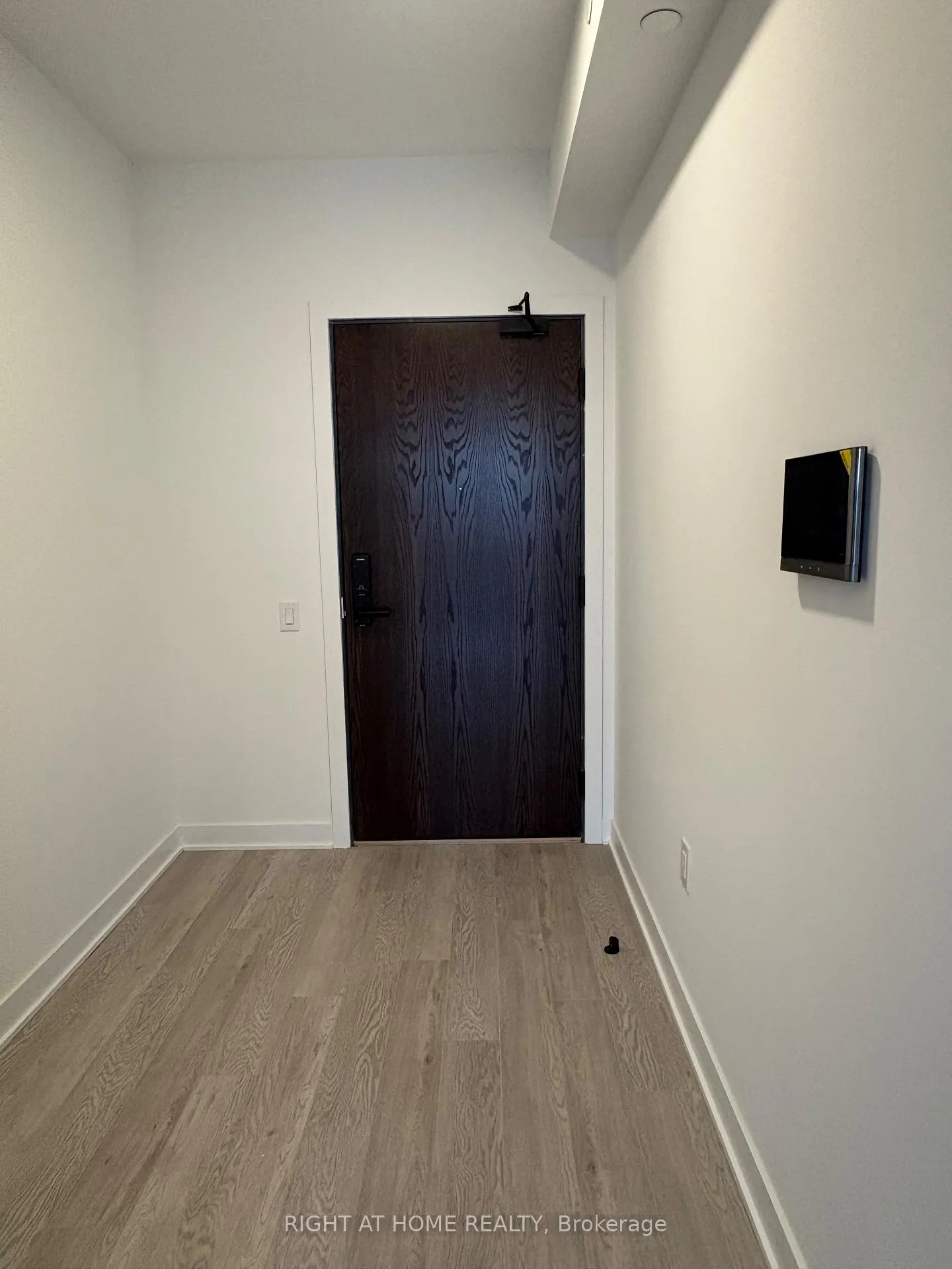 Photo 4 of Unit 1101, 2782 Barton Street E, Hamilton, Riverdale — HOMEH