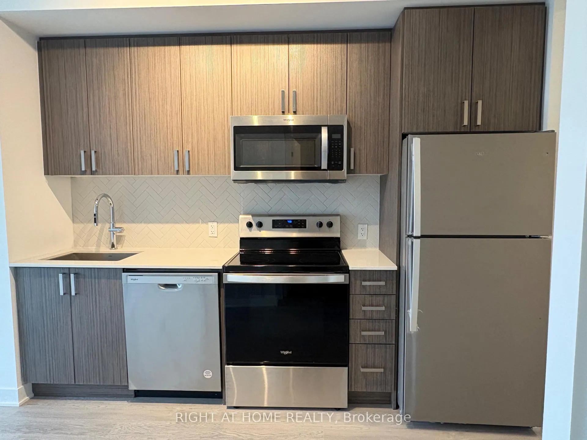 Photo 5 of Unit 1101, 2782 Barton Street E, Hamilton, Riverdale — HOMEH