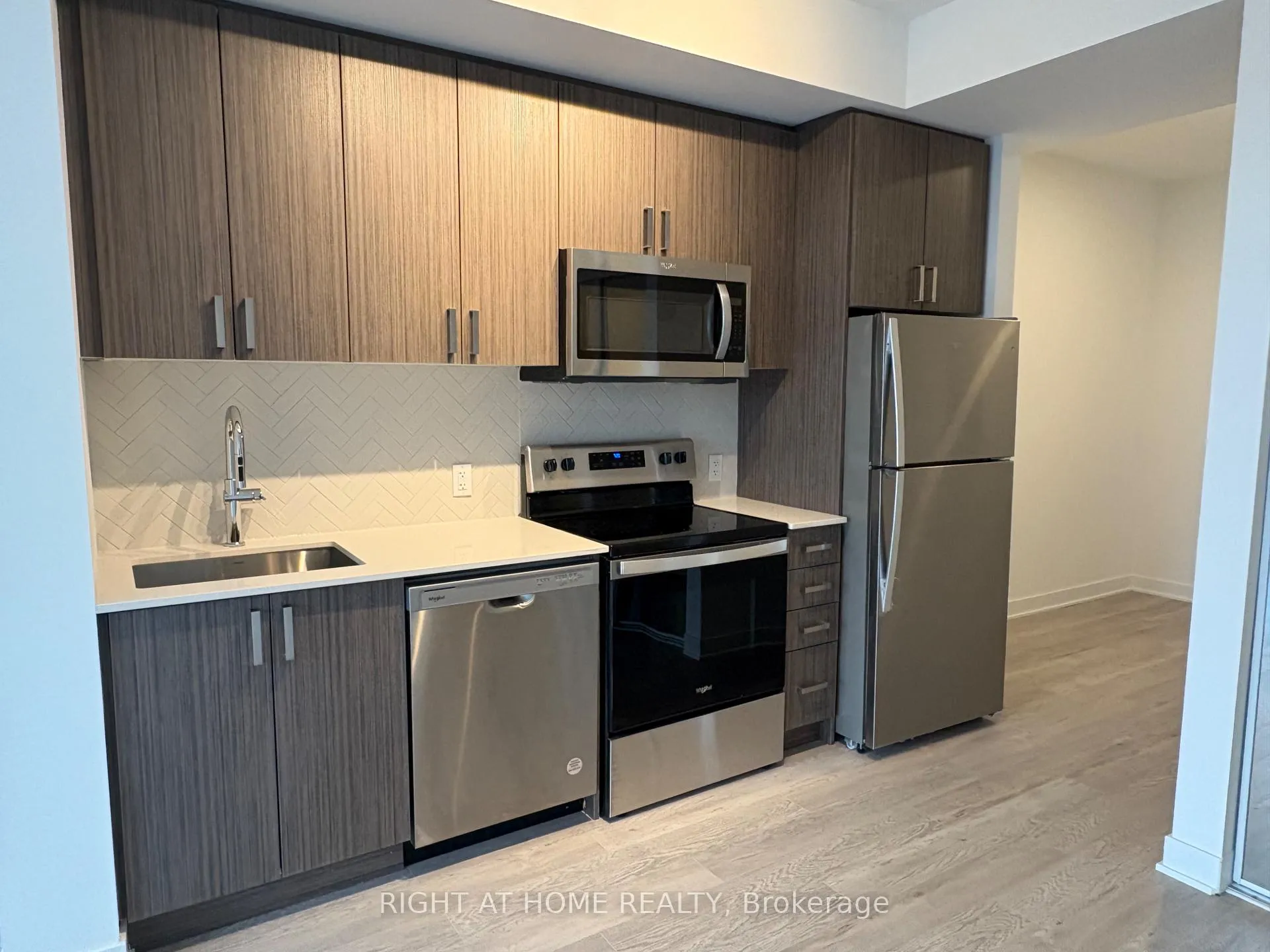 Photo 6 of Unit 1101, 2782 Barton Street E, Hamilton, Riverdale — HOMEH