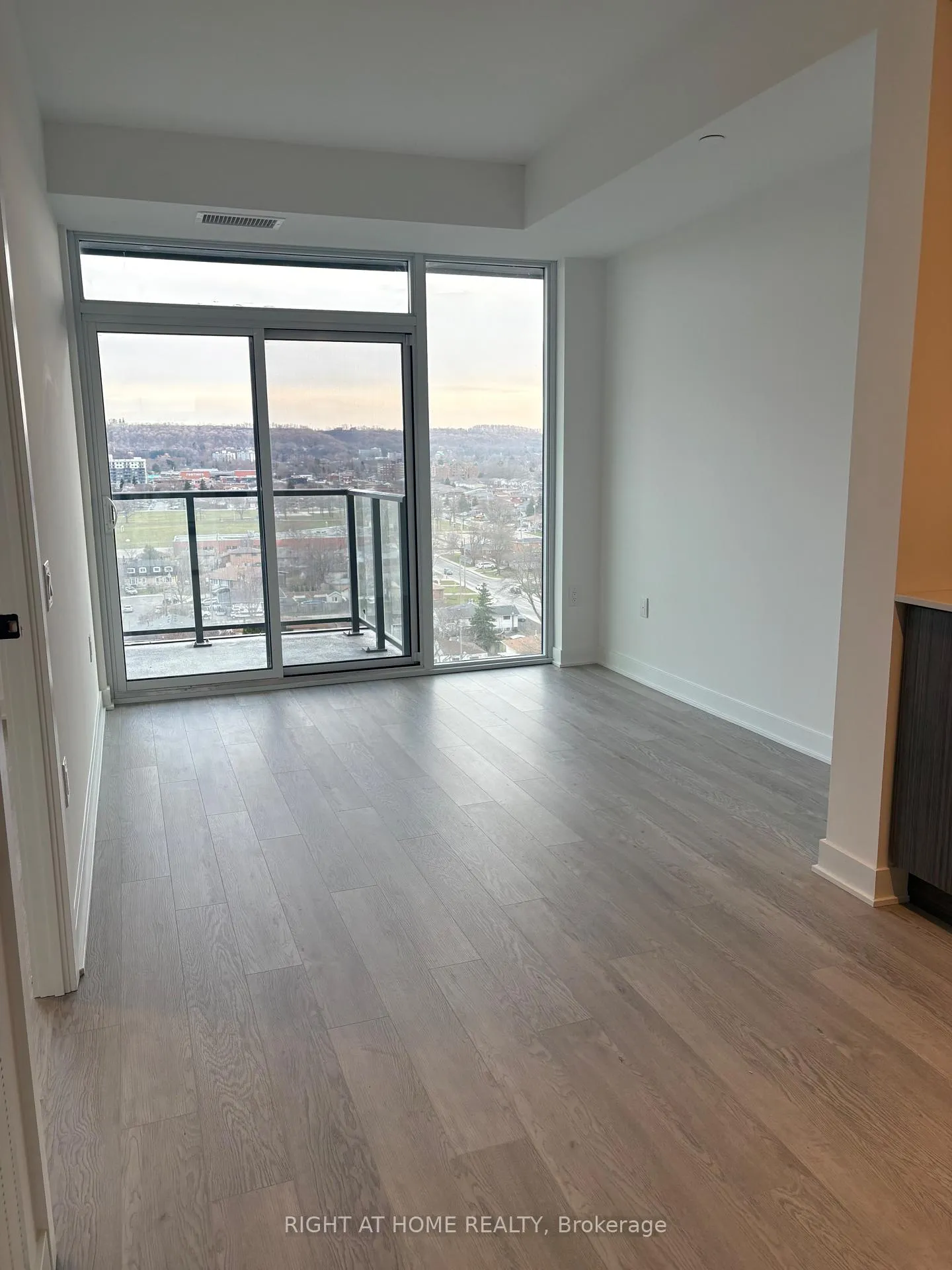 Photo 8 of Unit 1101, 2782 Barton Street E, Hamilton, Riverdale — HOMEH