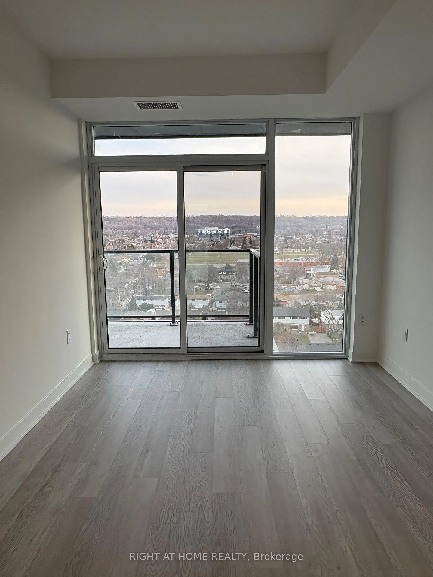 Photo 11 of Unit 1101, 2782 Barton Street E, Hamilton, Riverdale — HOMEH