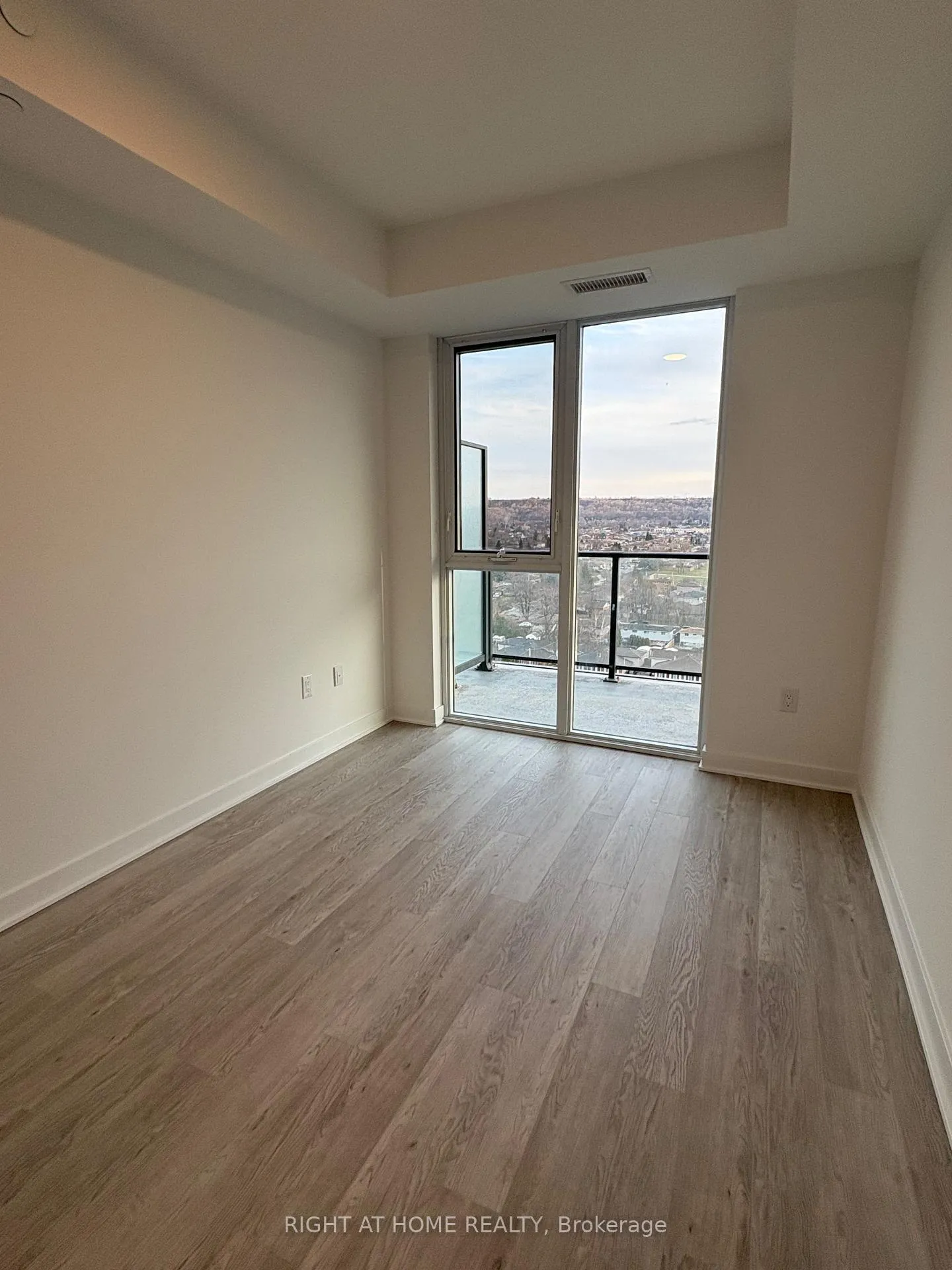 Photo 12 of Unit 1101, 2782 Barton Street E, Hamilton, Riverdale — HOMEH