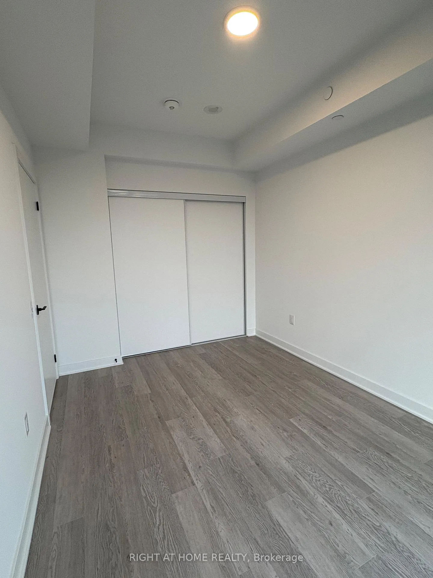 Photo 13 of Unit 1101, 2782 Barton Street E, Hamilton, Riverdale — HOMEH
