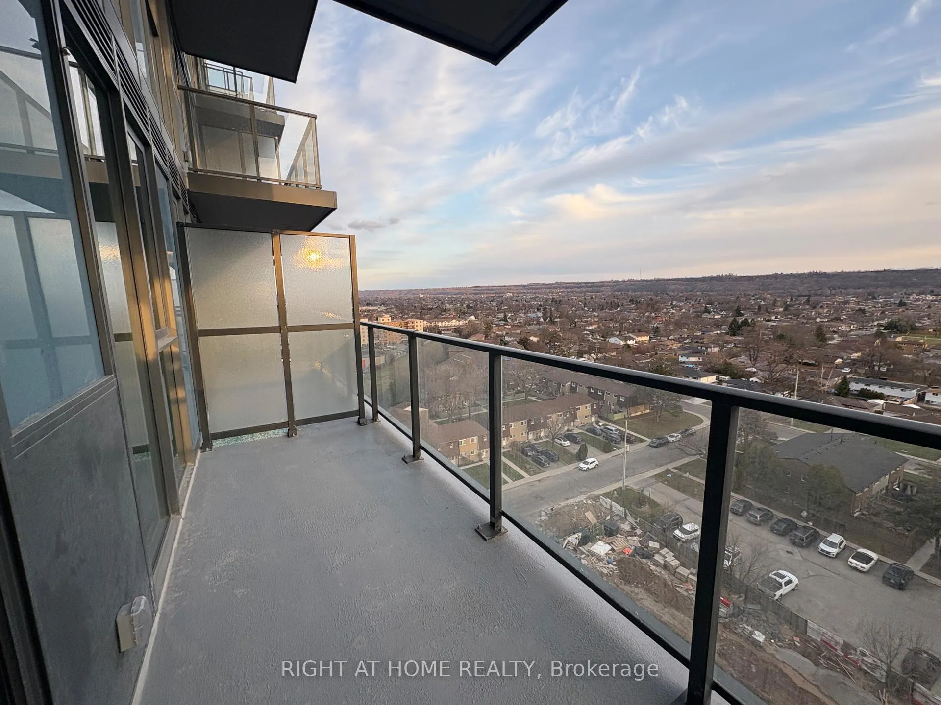 Photo 15 of Unit 1101, 2782 Barton Street E, Hamilton, Riverdale — HOMEH