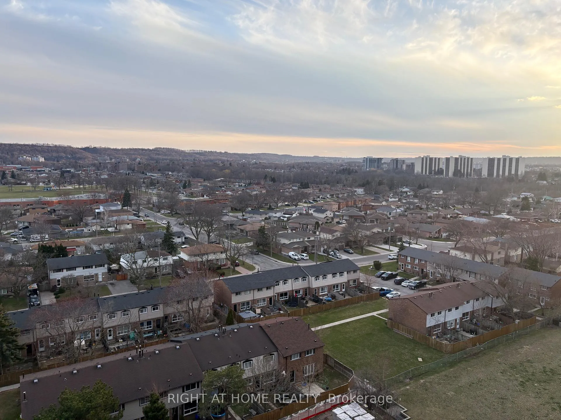 Photo 19 of Unit 1101, 2782 Barton Street E, Hamilton, Riverdale — HOMEH