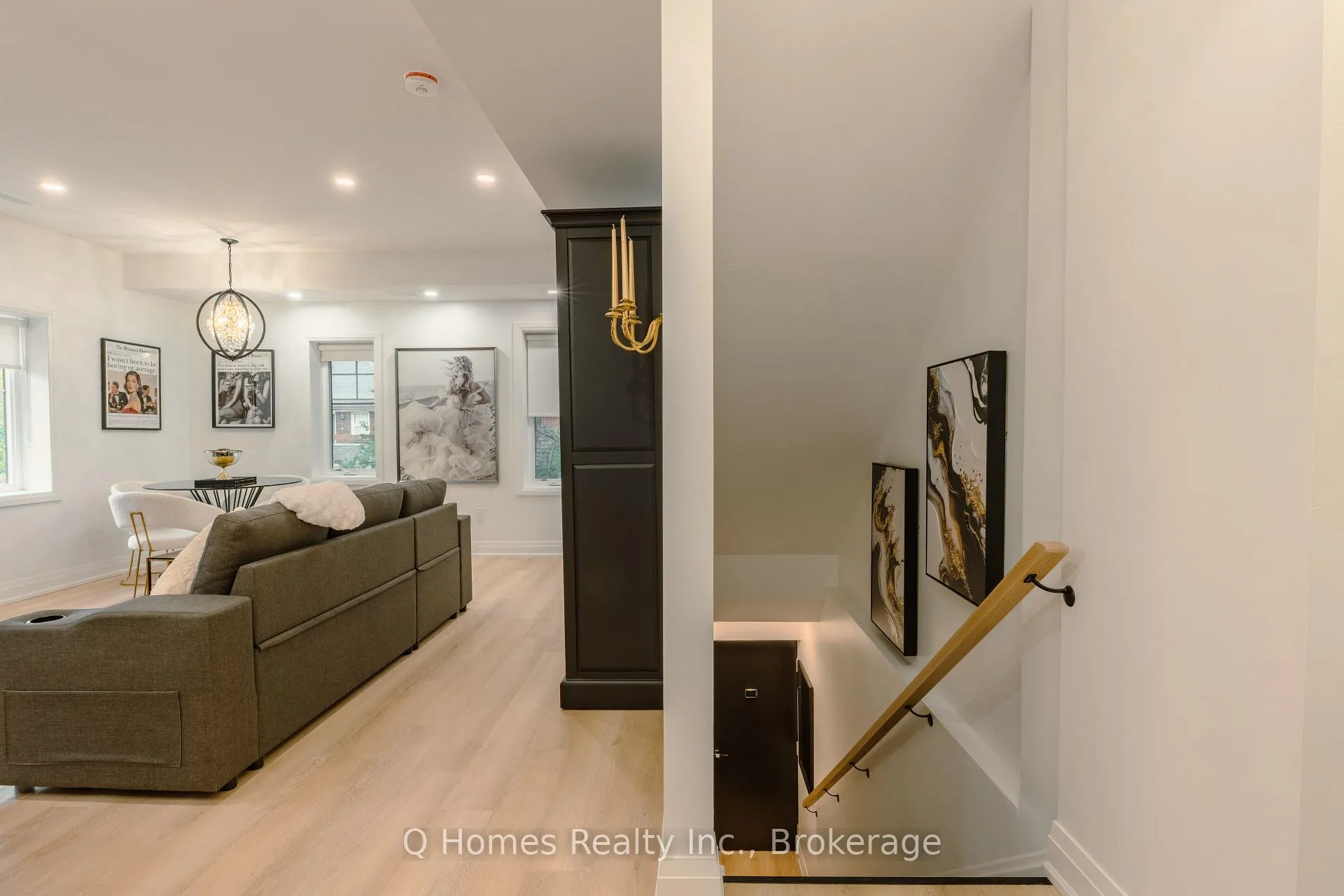 Photo 2 of Unit 5, 60 Mcnairn Avenue, Toronto, Bedford Park-Nortown — HOMEH