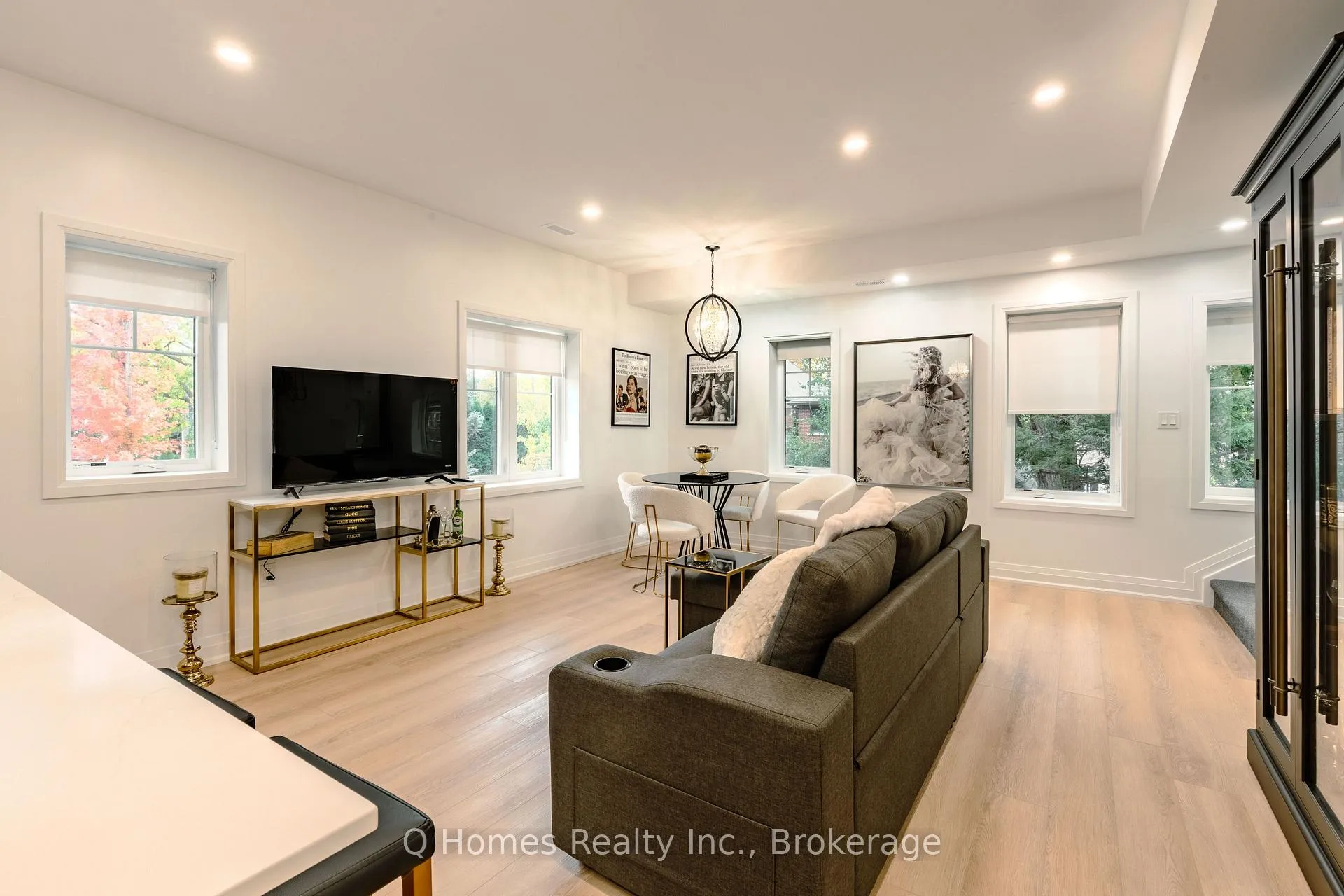 Photo 3 of Unit 5, 60 Mcnairn Avenue, Toronto, Bedford Park-Nortown — HOMEH