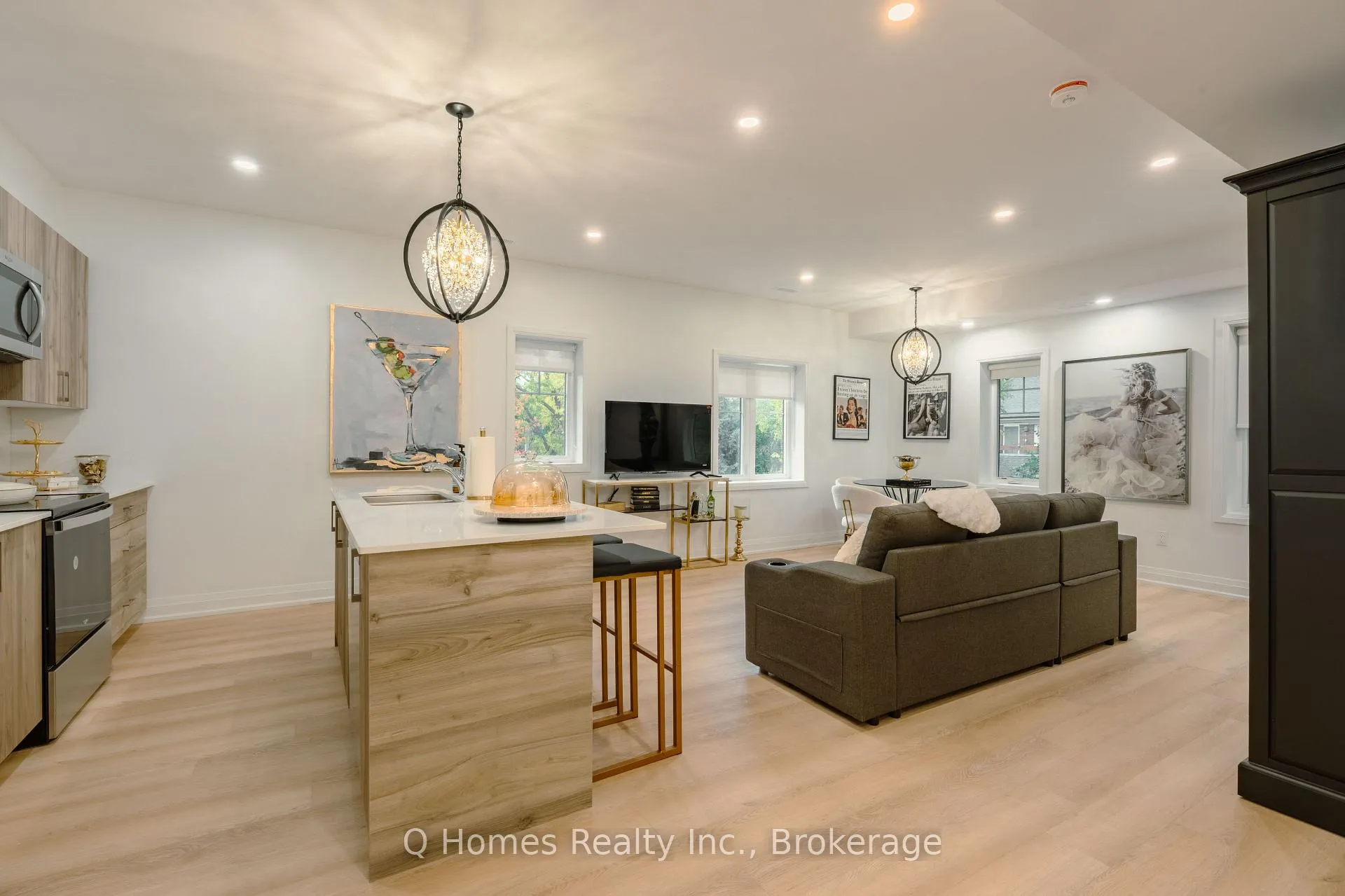 Photo 5 of Unit 5, 60 Mcnairn Avenue, Toronto, Bedford Park-Nortown — HOMEH