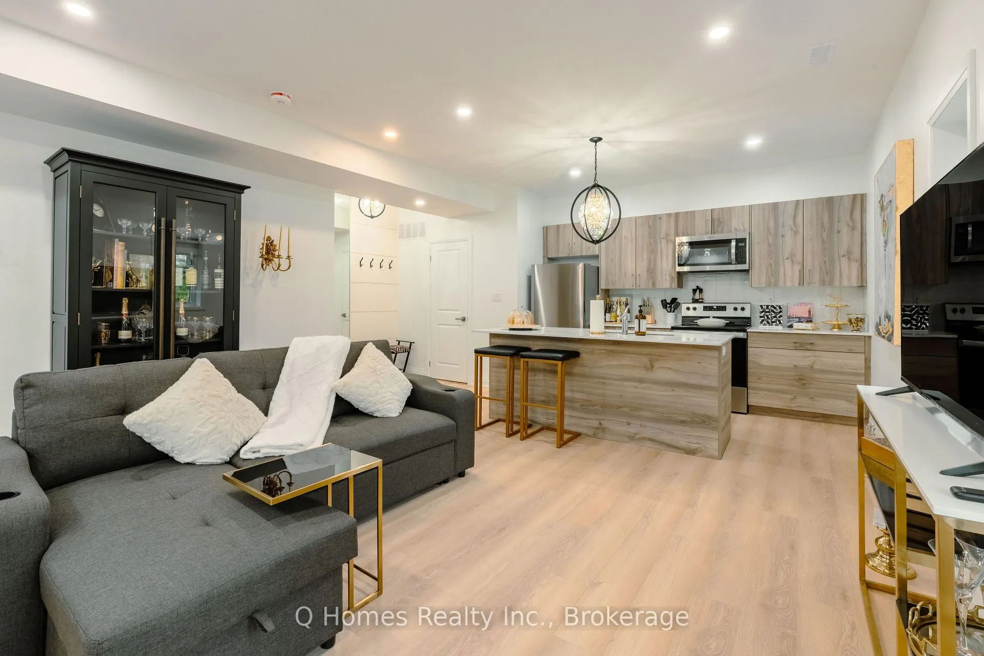 Photo 9 of Unit 5, 60 Mcnairn Avenue, Toronto, Bedford Park-Nortown — HOMEH