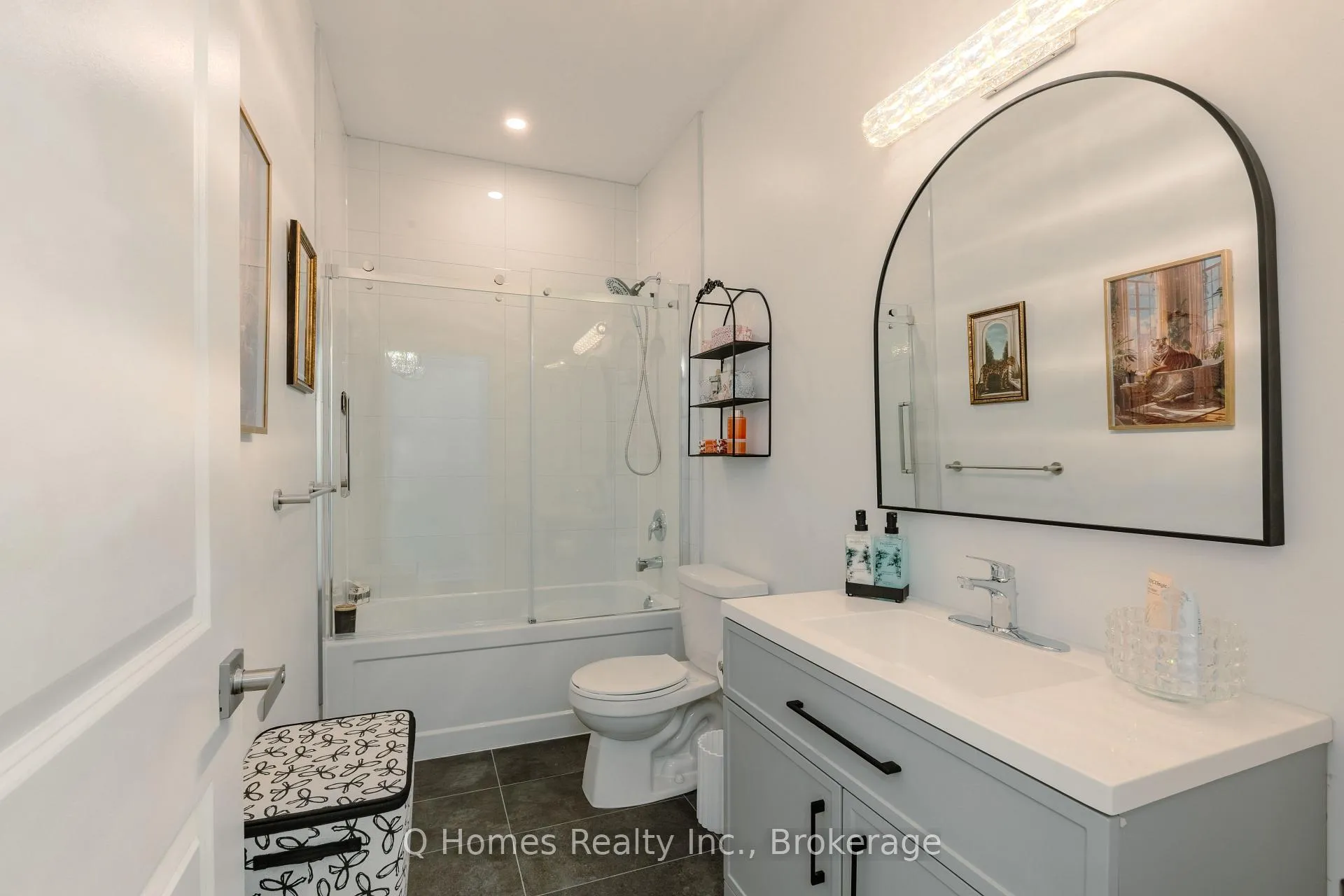 Photo 13 of Unit 5, 60 Mcnairn Avenue, Toronto, Bedford Park-Nortown — HOMEH