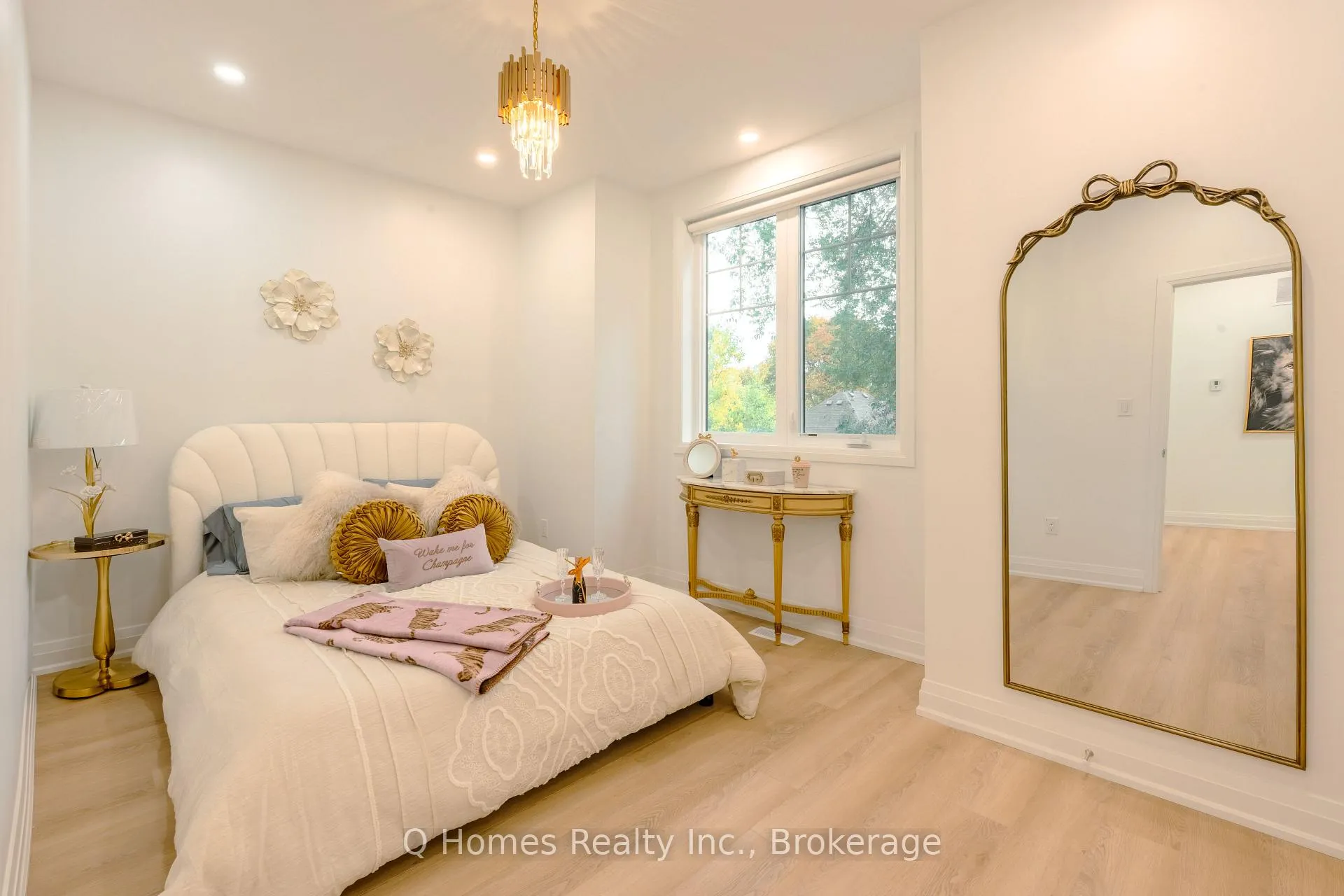 Photo 14 of Unit 5, 60 Mcnairn Avenue, Toronto, Bedford Park-Nortown — HOMEH