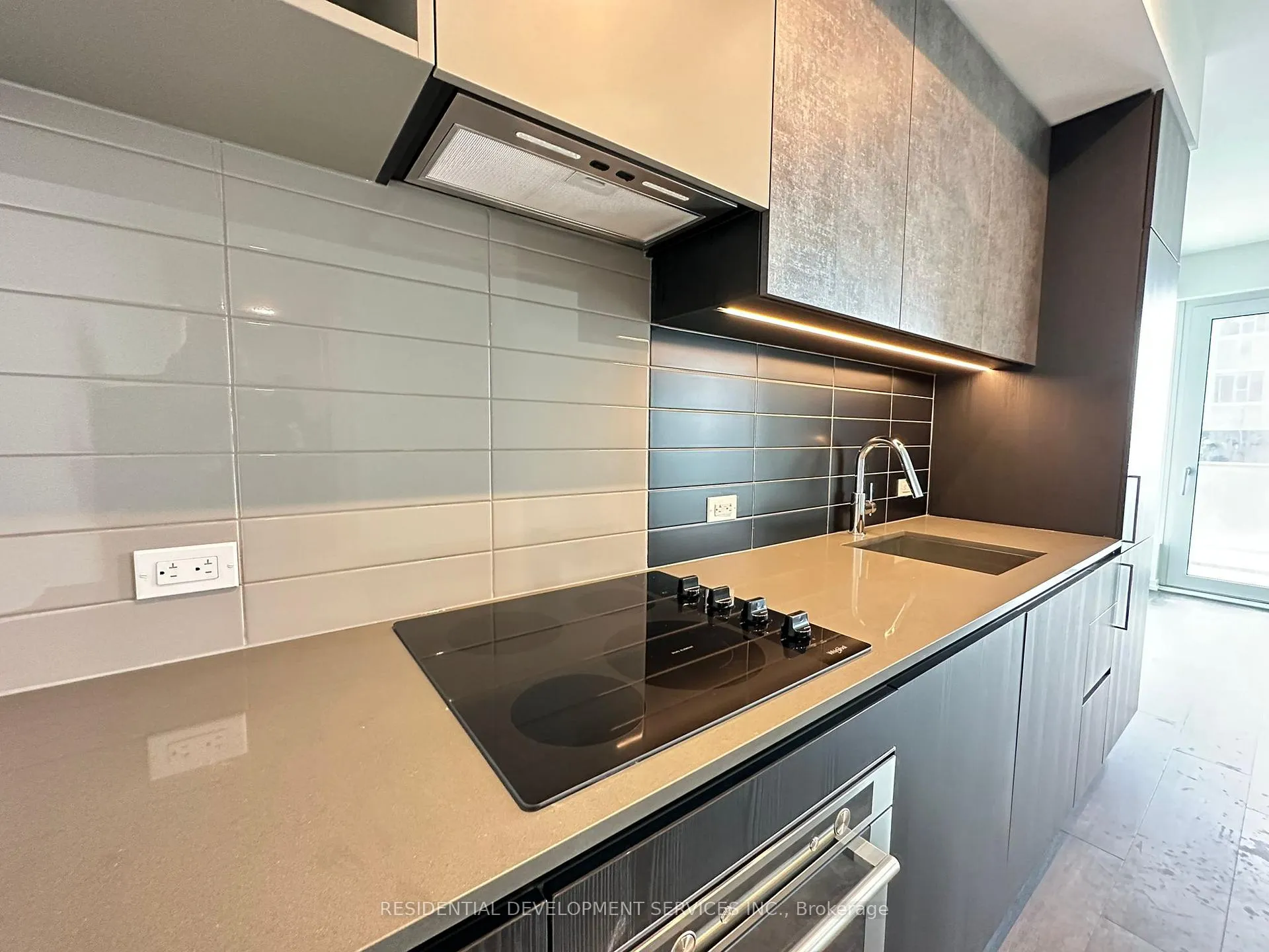 Photo 3 of Unit 911, 7890 Jane Street, Vaughan, Vaughan Corporate Centre — HOMEH