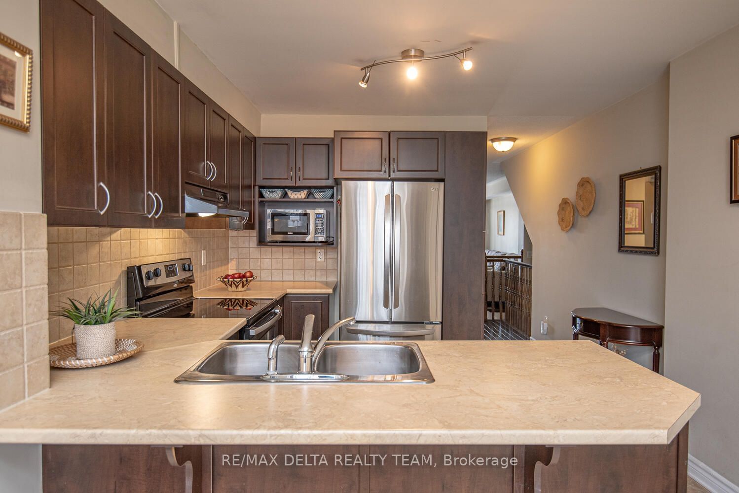 Photo 4 of Unit 125, 80 Crosby Pt, Ottawa, Avalon East — HOMEH