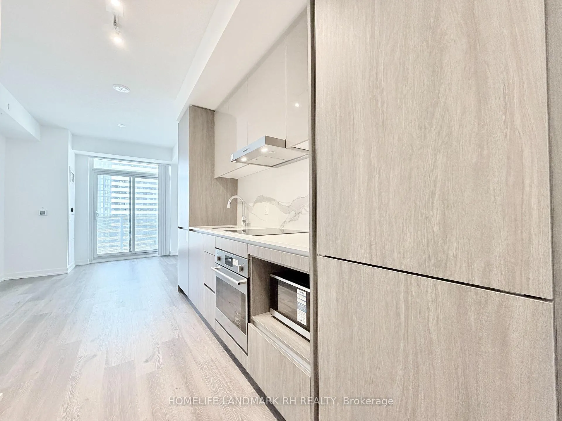 Photo 2 of Unit 915, 28 Interchange Way, Vaughan, Vaughan Corporate Centre — HOMEH